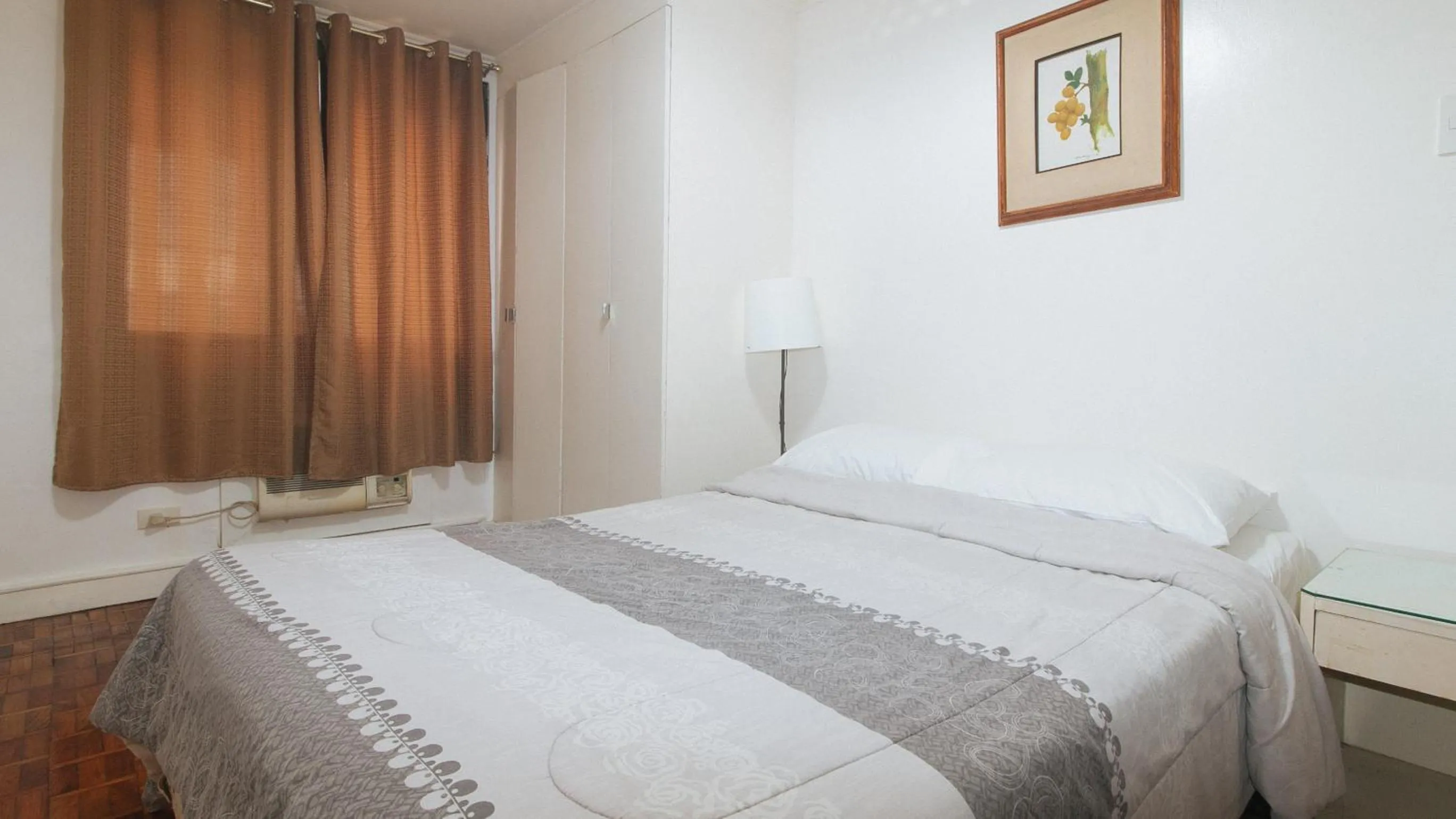 Photo of the whole room, Bed in Sunette Tower Makati