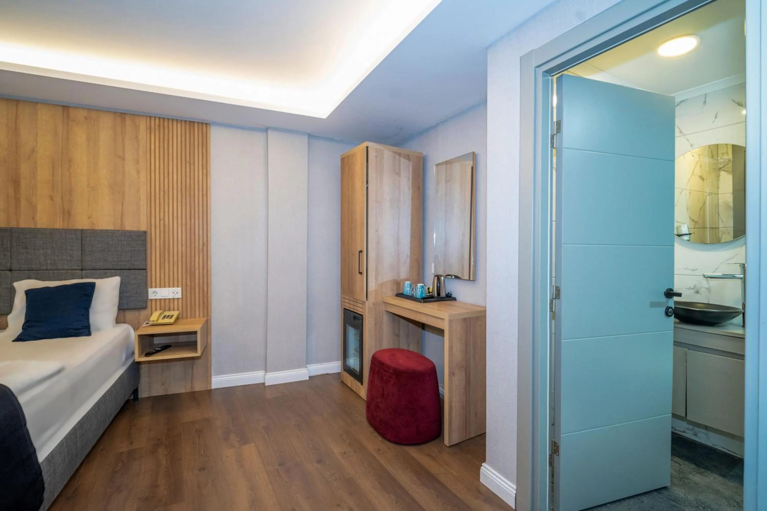 Dining area, Bed in Hotel Martin