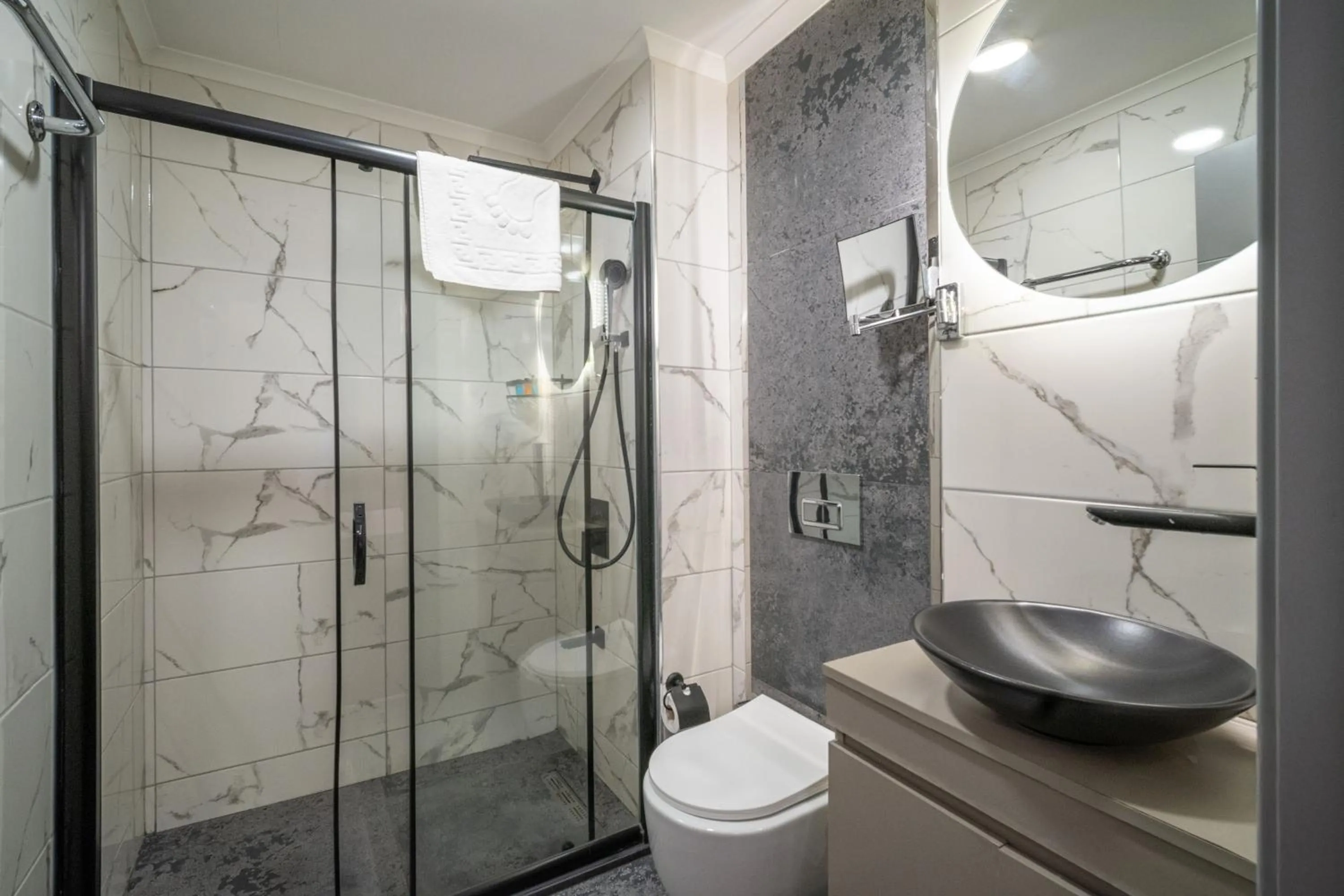 Shower in Hotel Martin