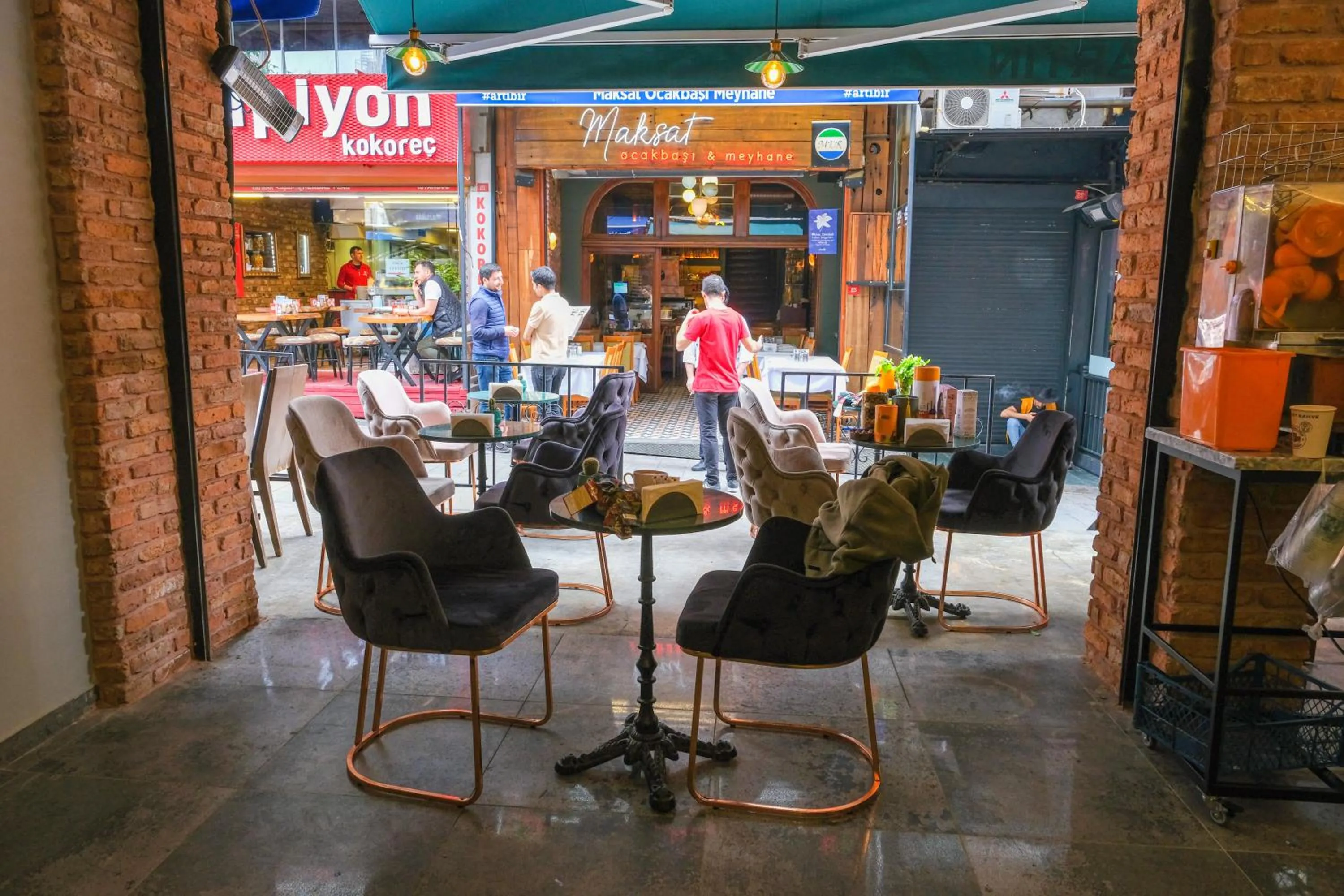 Restaurant/places to eat in Hotel Martin