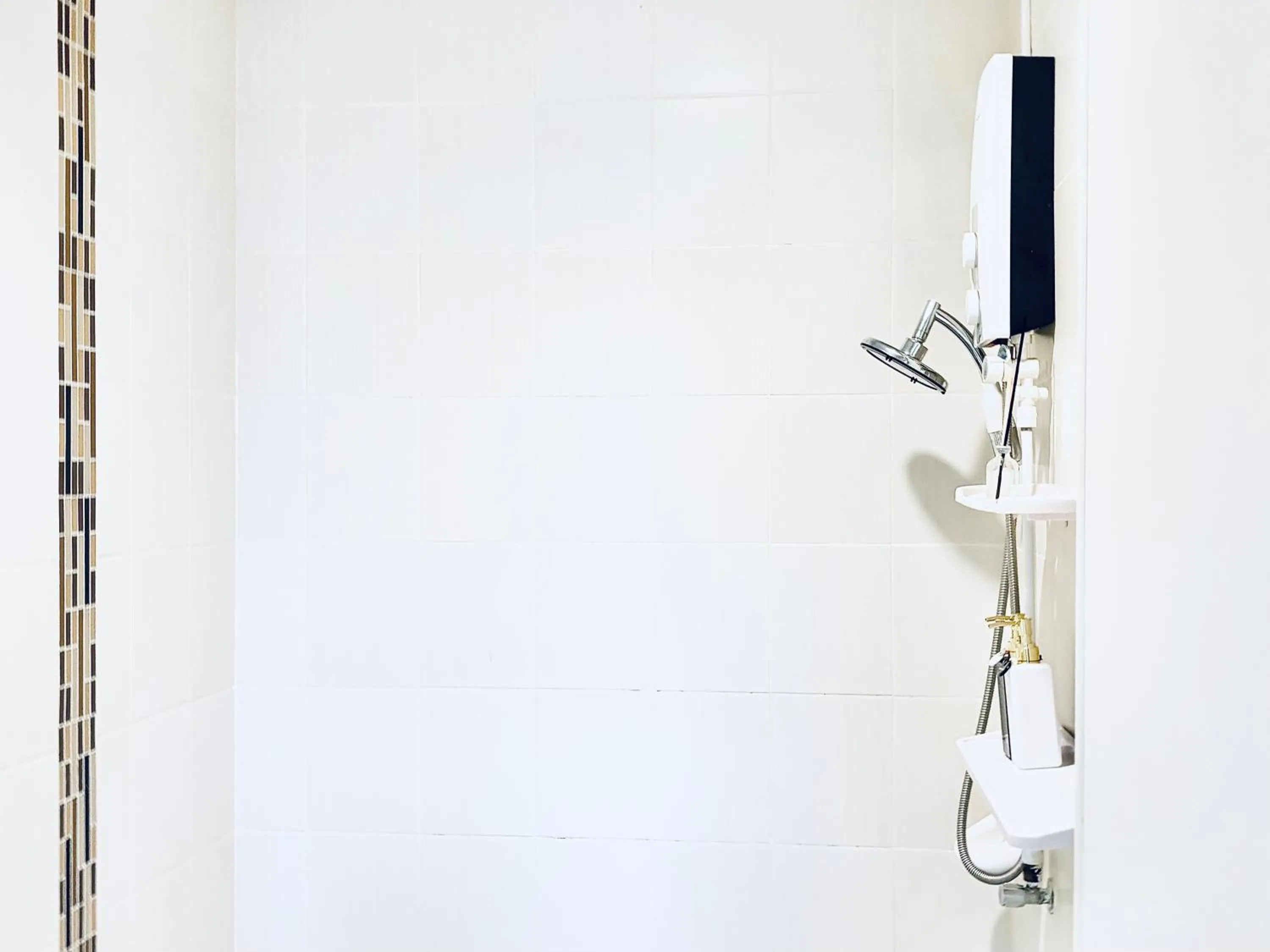 Shower in The Sunset Bangsaen Hotel