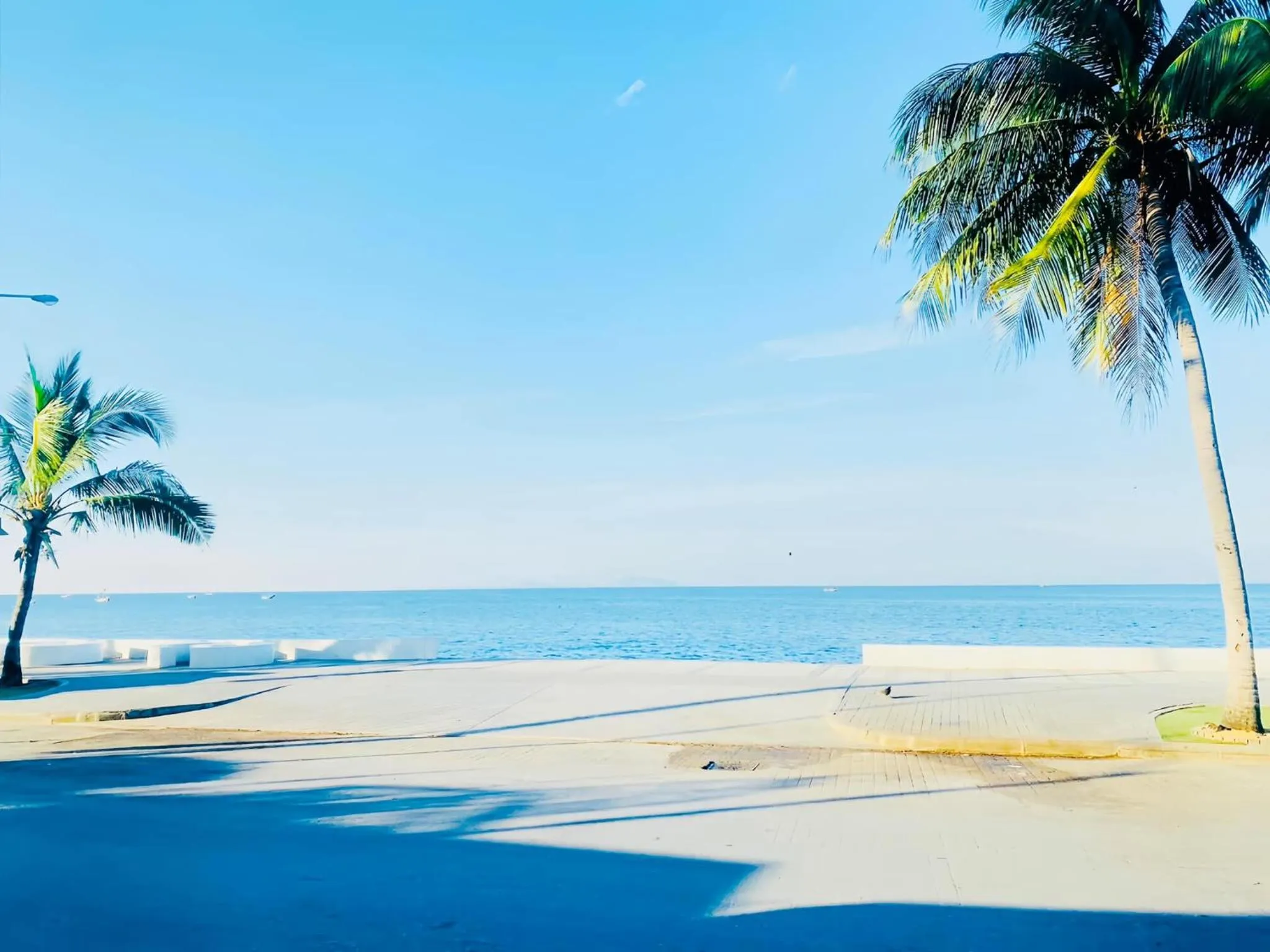 Beach in The Sunset Bangsaen Hotel