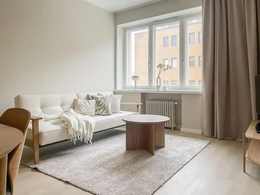 Living room, Bed in Central 1BR next to the park
