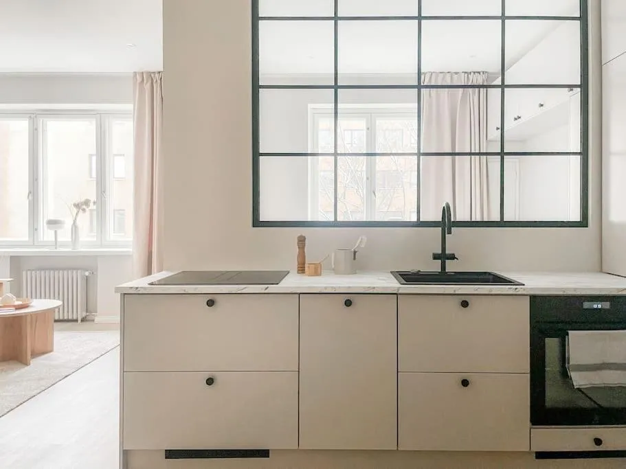 Kitchen or kitchenette in Central 1BR next to the park