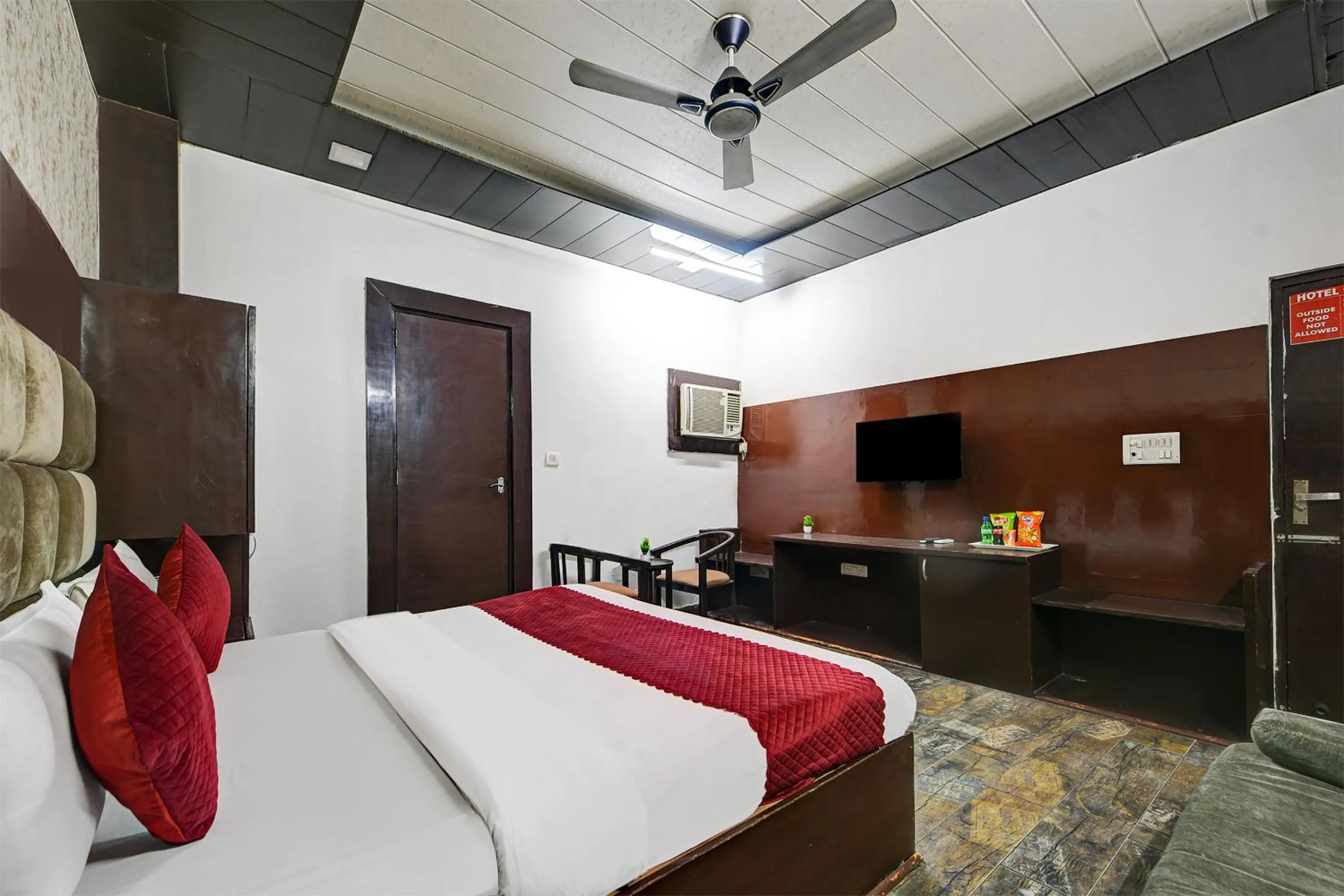 Bed in Hotel Cladis by Quadis - Sector 15 Noida