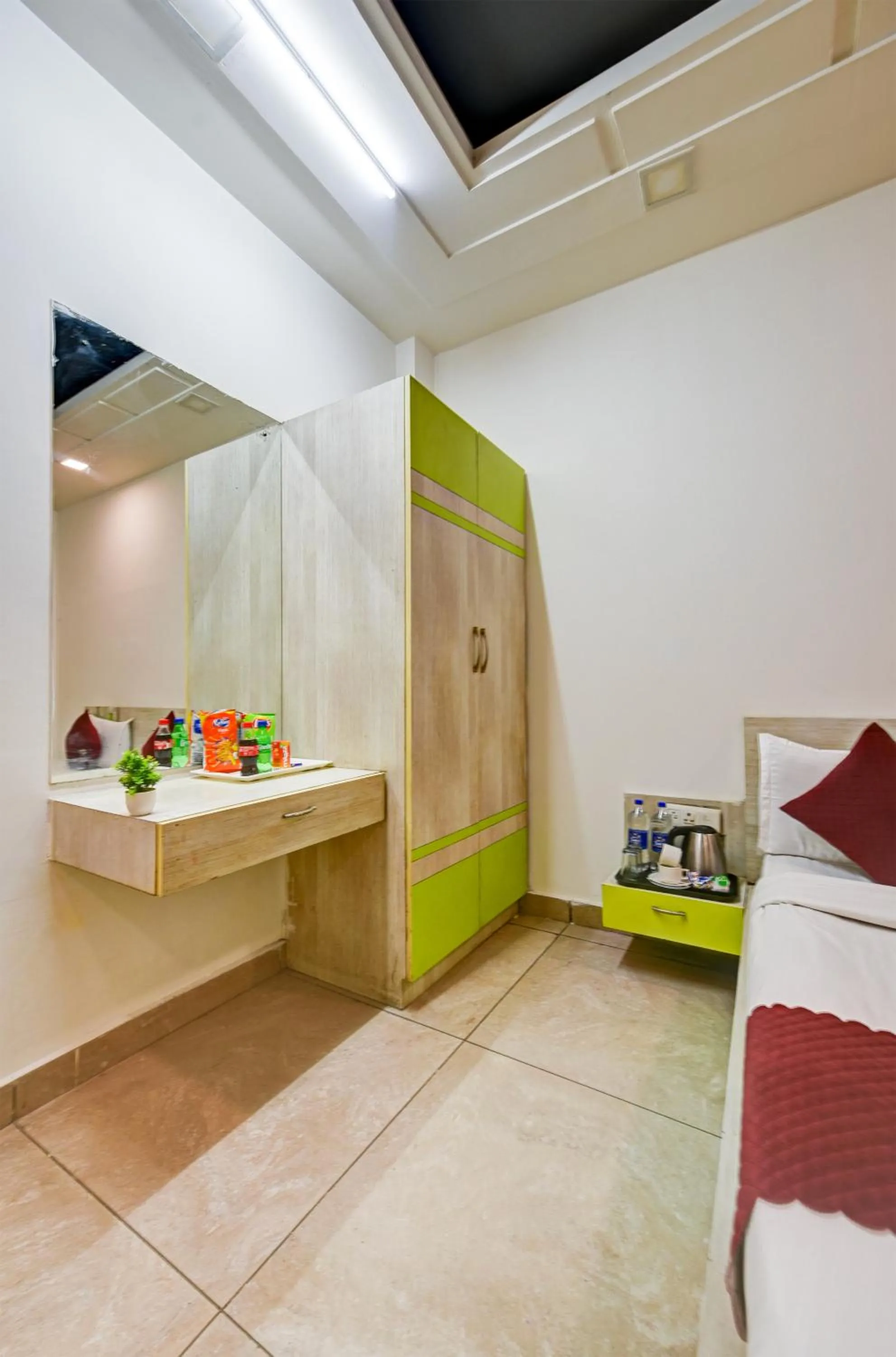 Kitchen or kitchenette, Bed in Hotel Cladis by Quadis - Sector 15 Noida