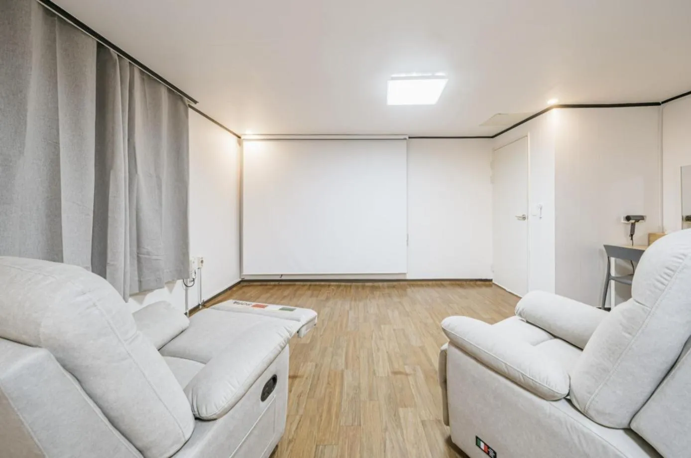 TV and multimedia in The Oakra Hotel