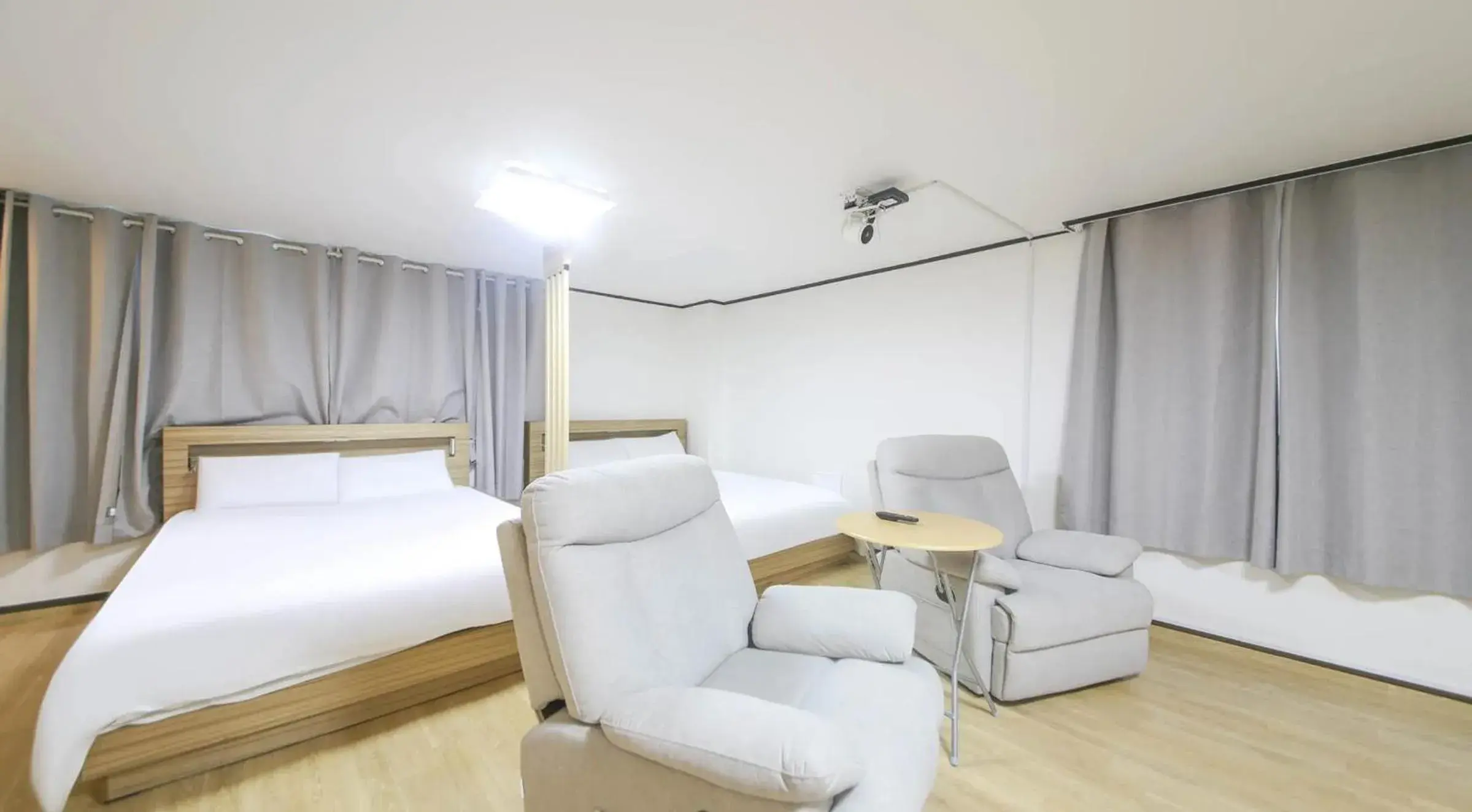 Photo of the whole room, Bed in The Oakra Hotel Photo of the whole room, Bed in The Oakra Hotel