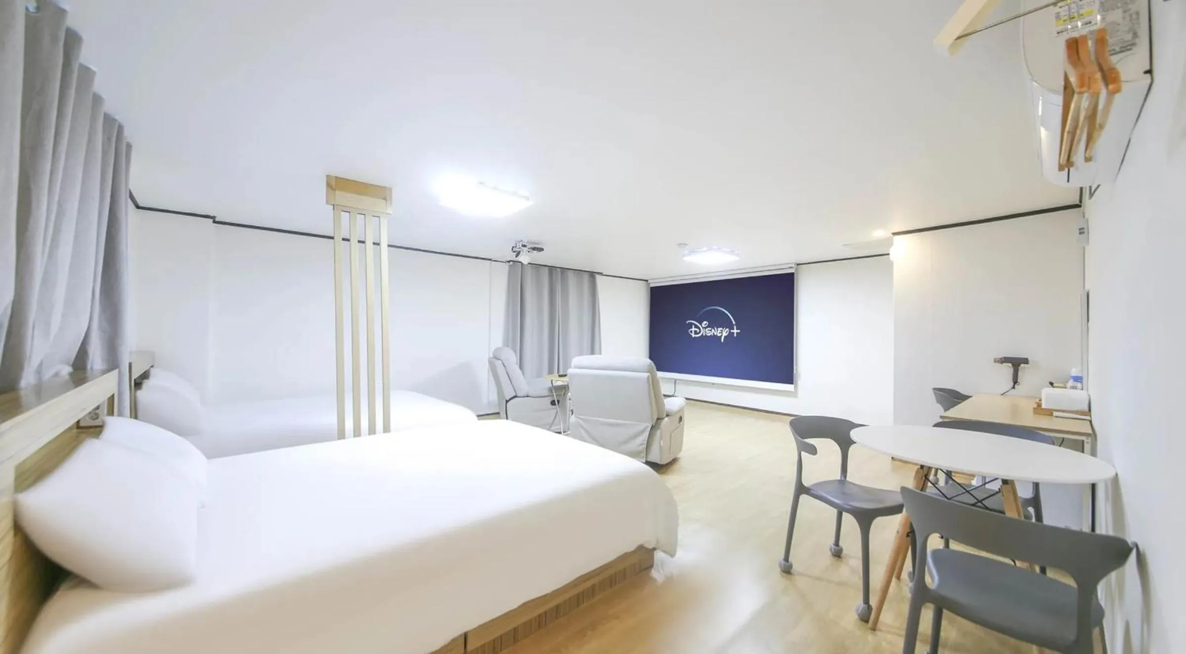 Photo of the whole room, Bed in The Oakra Hotel