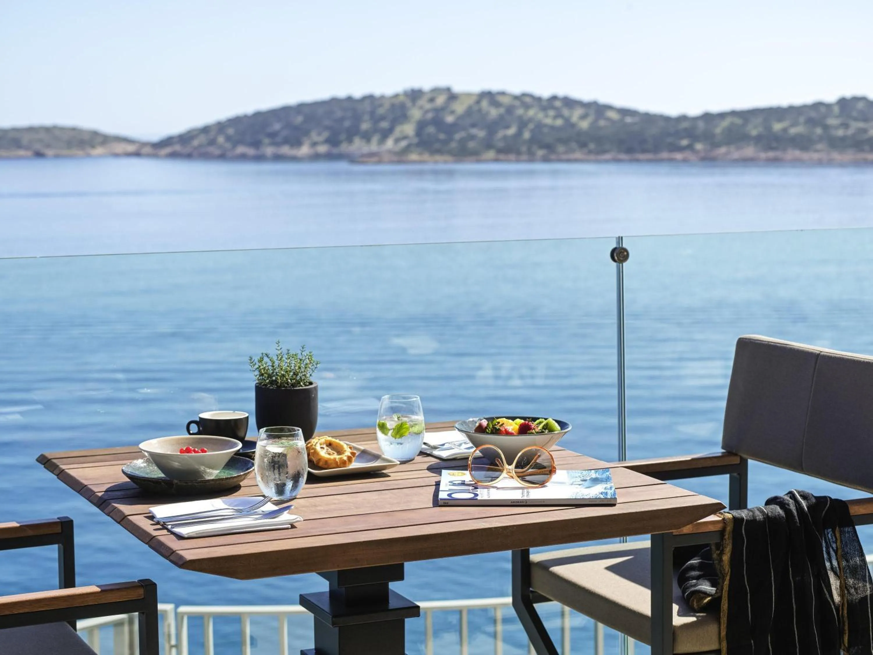 Restaurant/places to eat in NIKO Seaside Resort MGallery