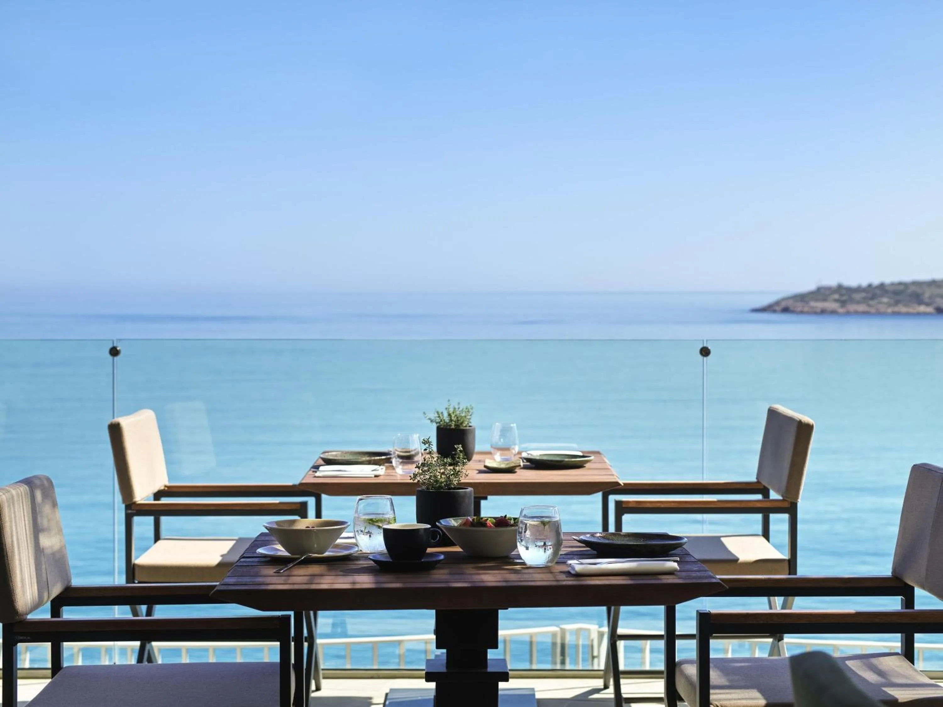 Restaurant/places to eat in NIKO Seaside Resort MGallery