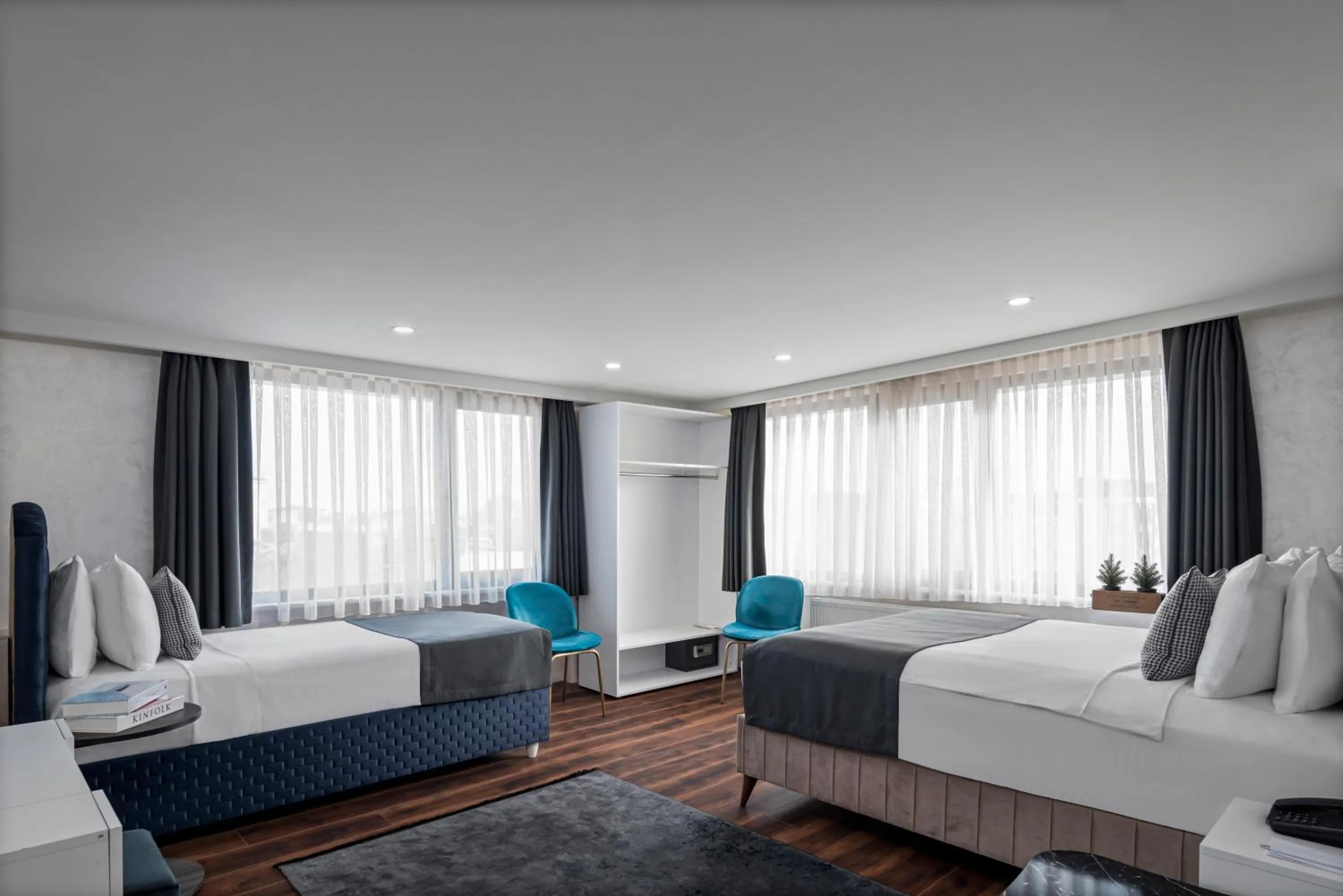 Photo of the whole room, Bed in İstanbul Efes Hotel