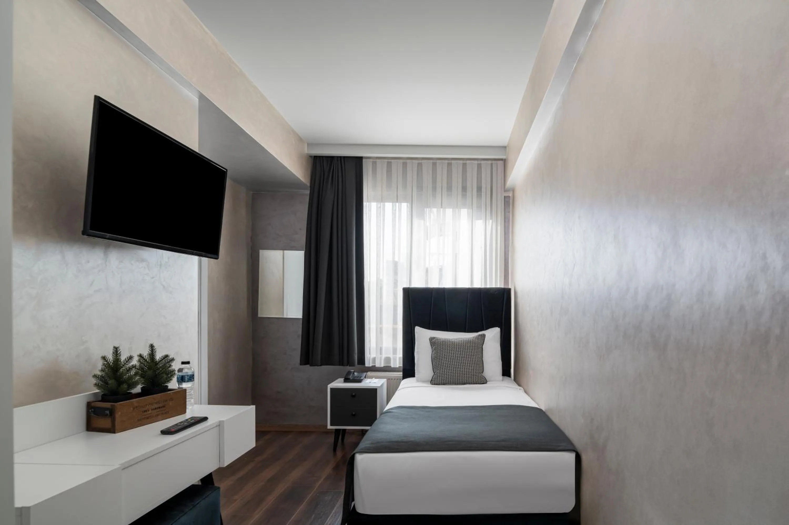 Photo of the whole room, Bed in İstanbul Efes Hotel