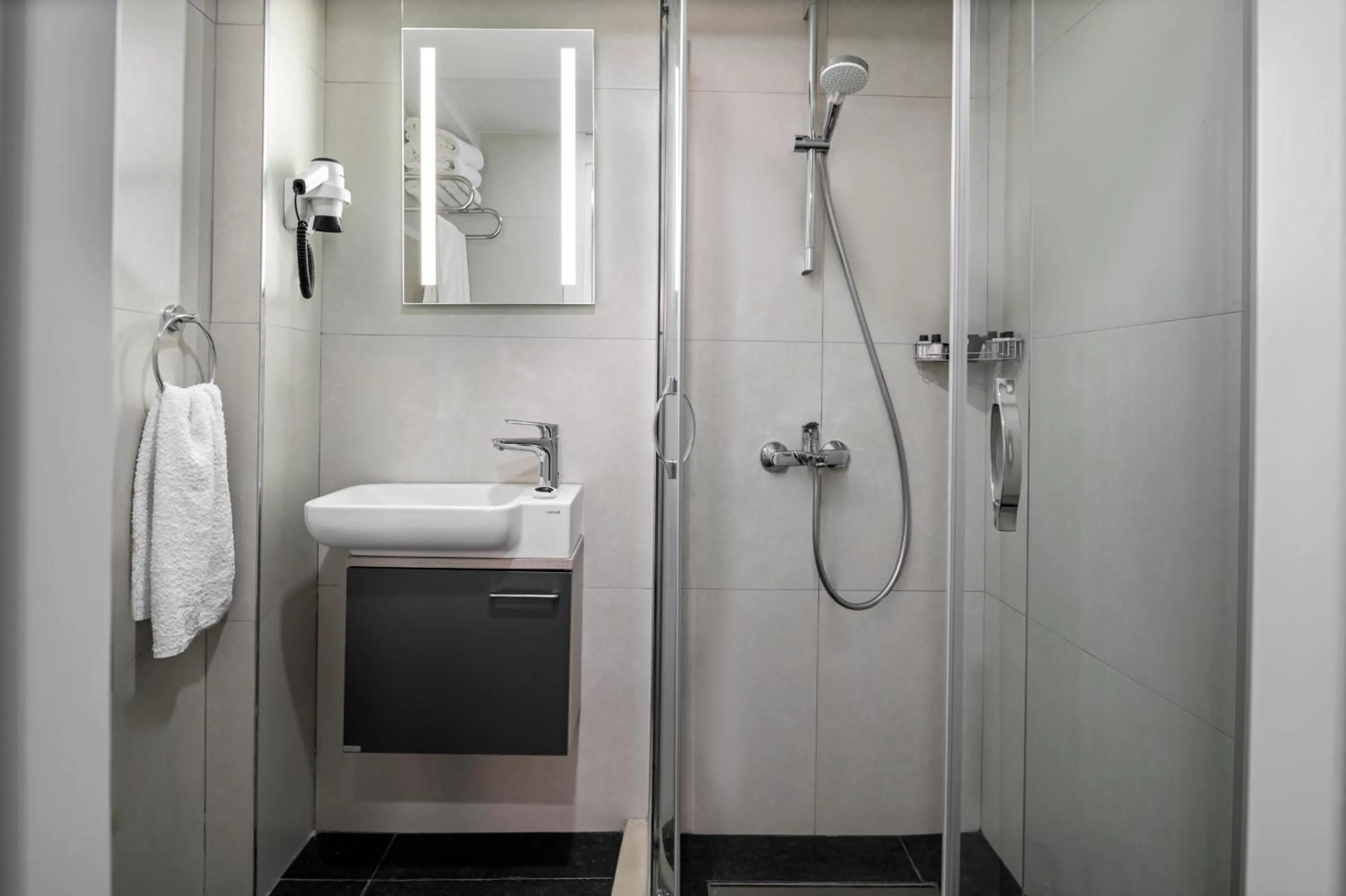 Shower in İstanbul Efes Hotel