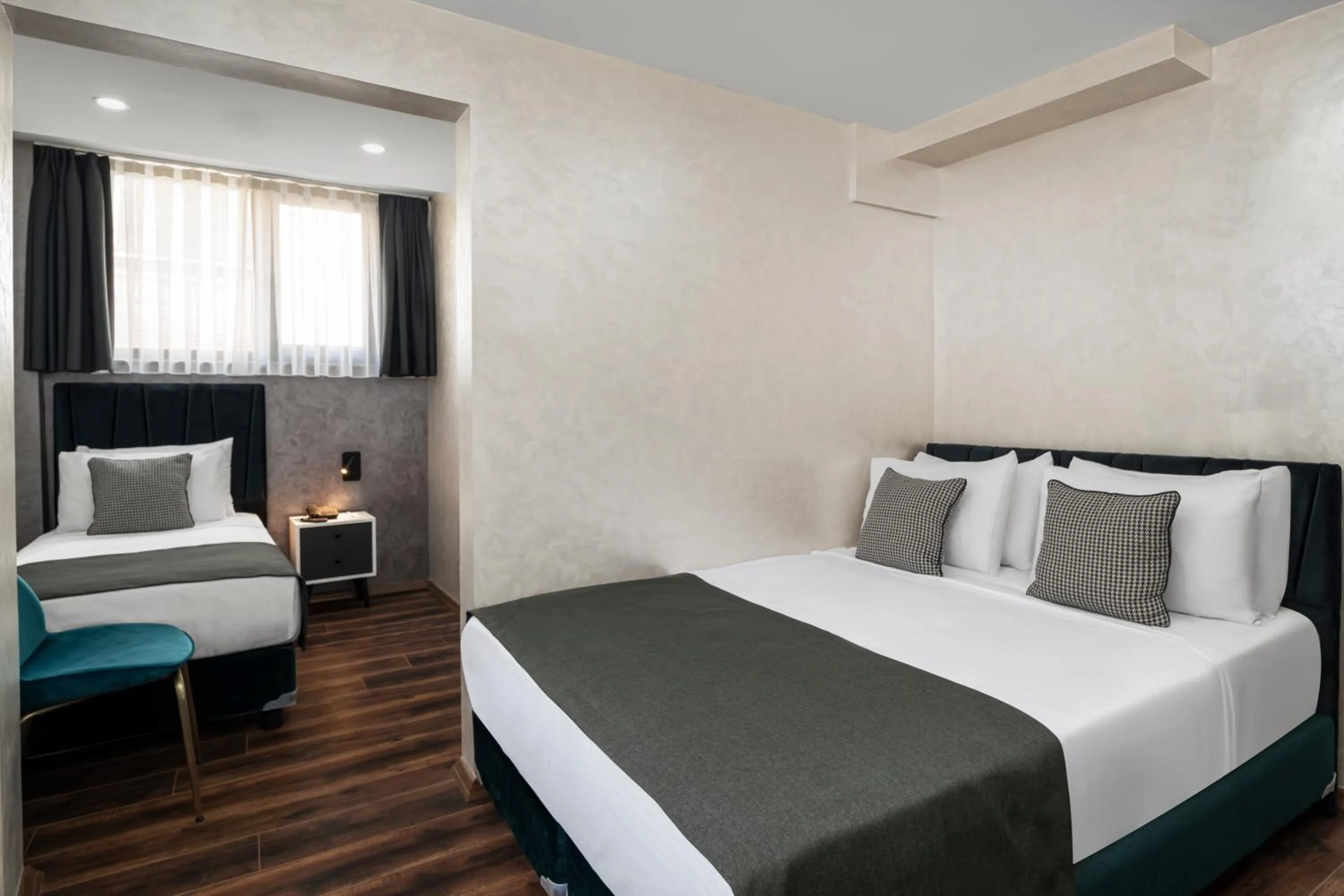 Photo of the whole room, Bed in İstanbul Efes Hotel