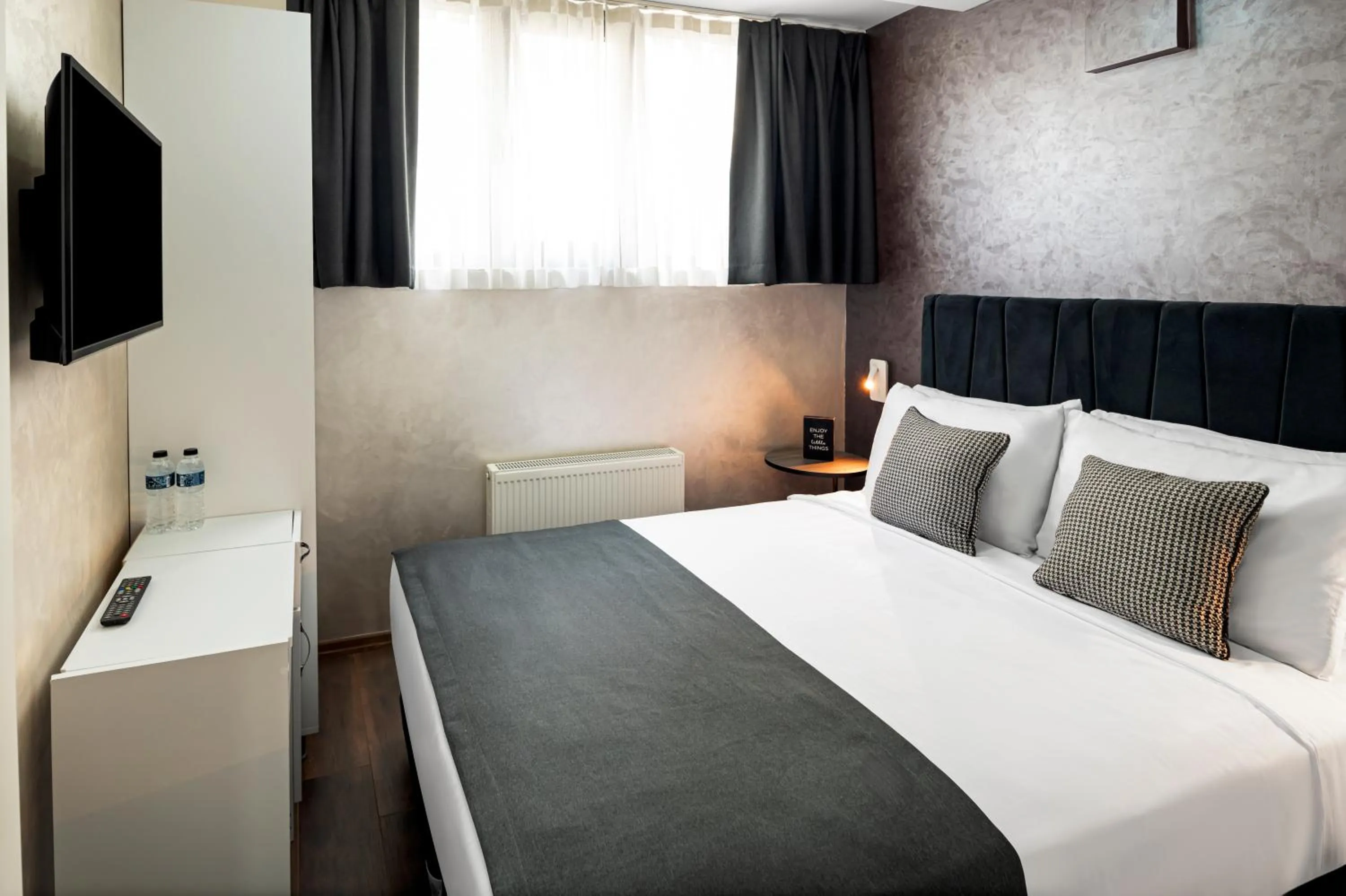 Photo of the whole room, Bed in İstanbul Efes Hotel