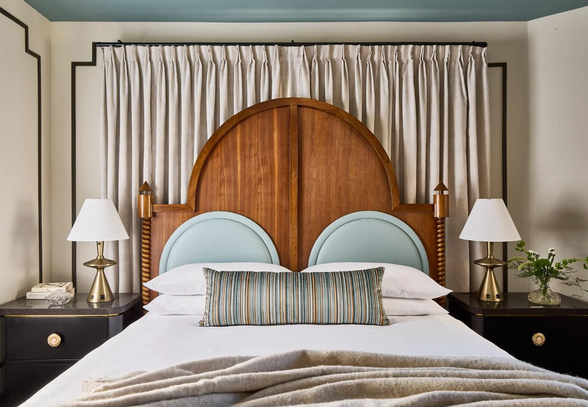 Bed in Zelda Dearest