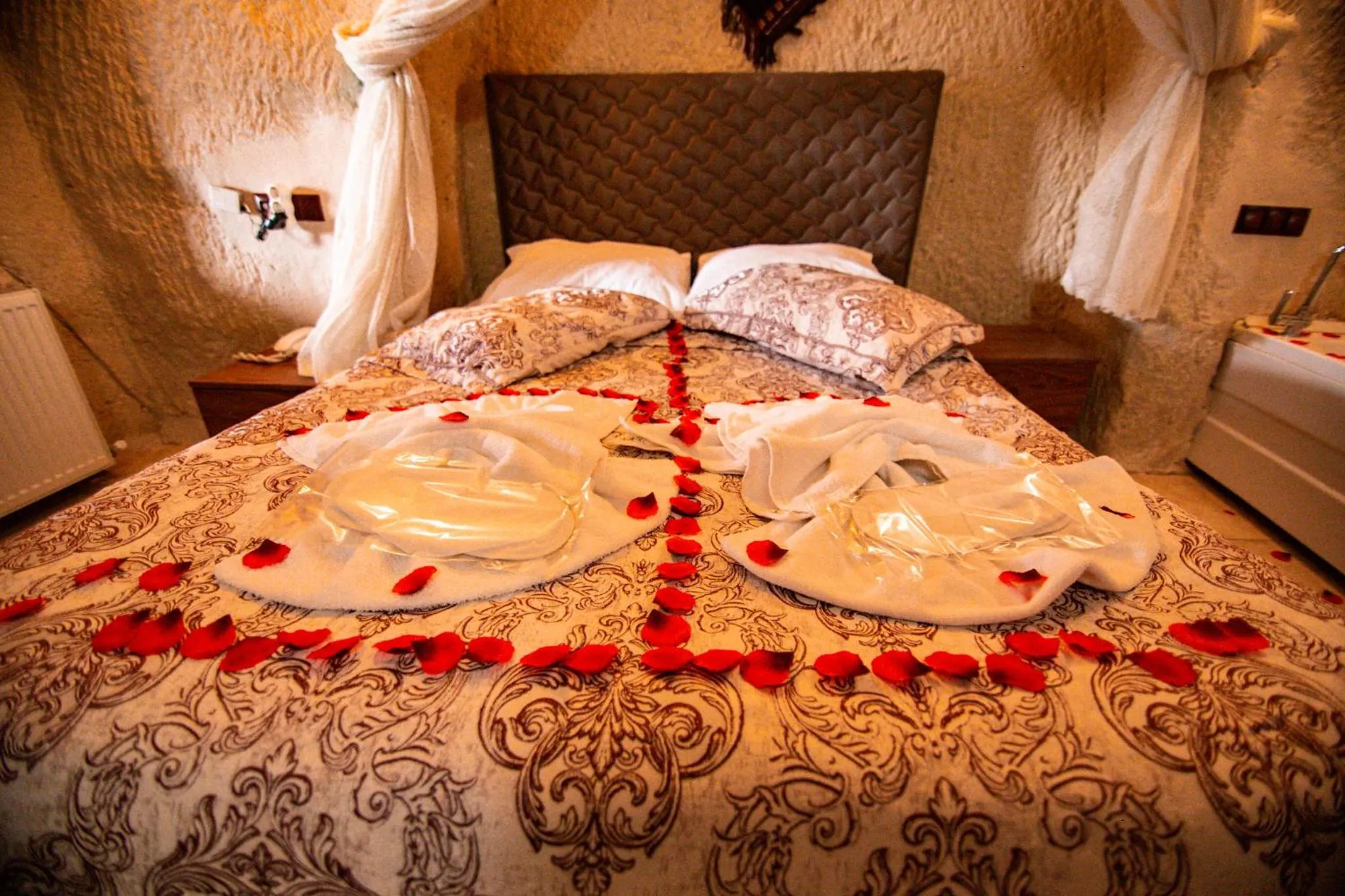 Bed in Katapa Special Cave