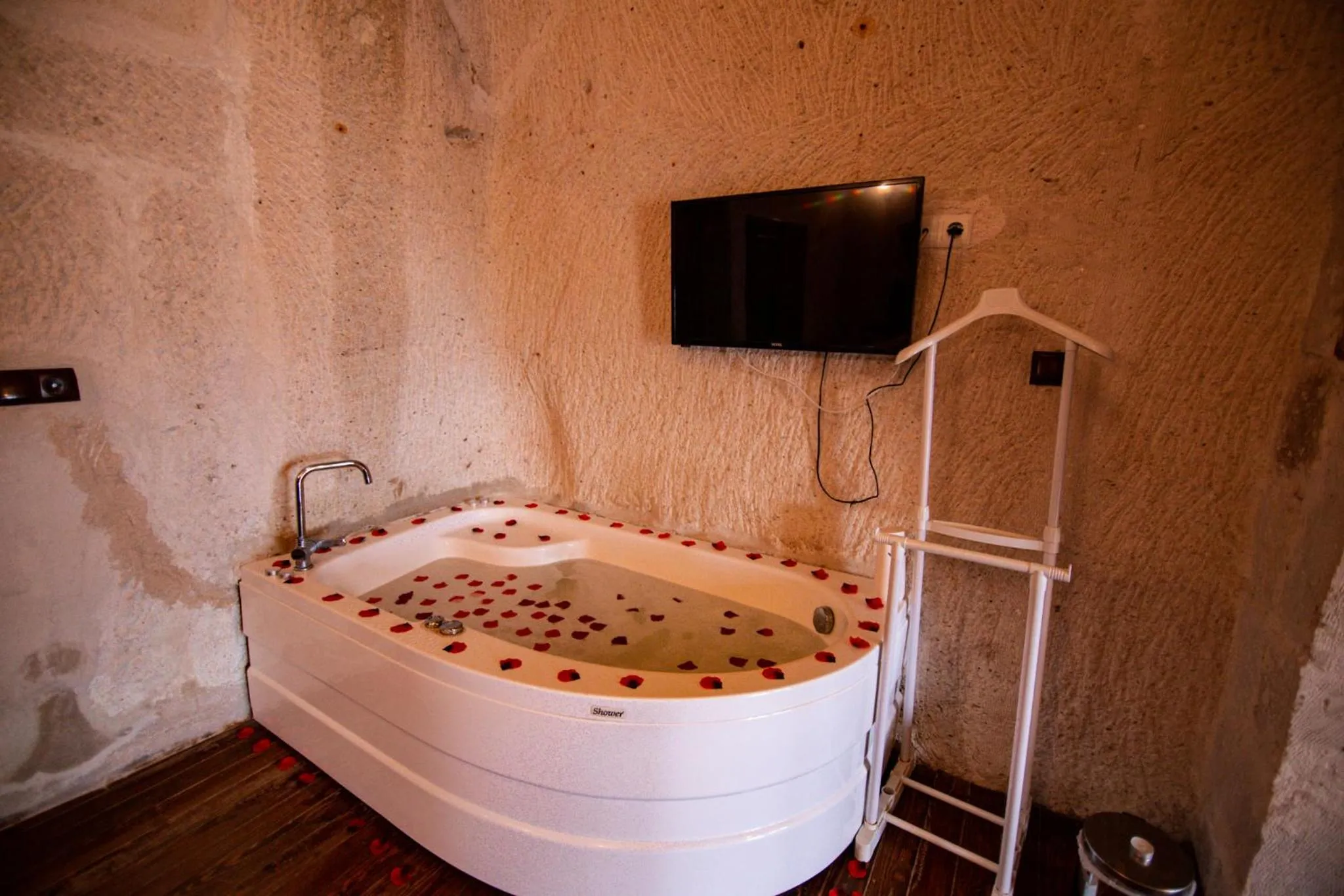 Bed in Katapa Special Cave