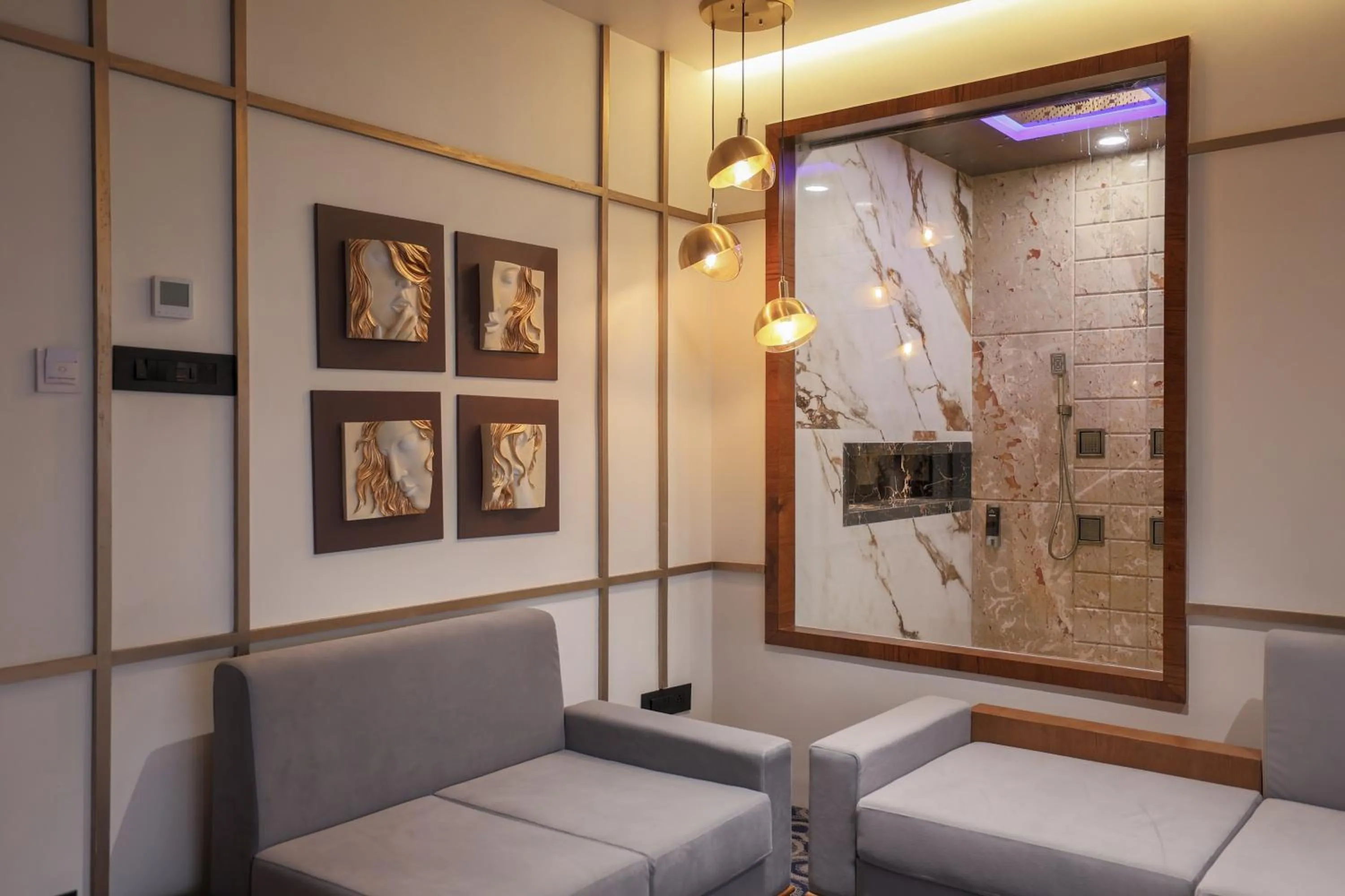 Shower in Hotel Aditya Mansingh Inn