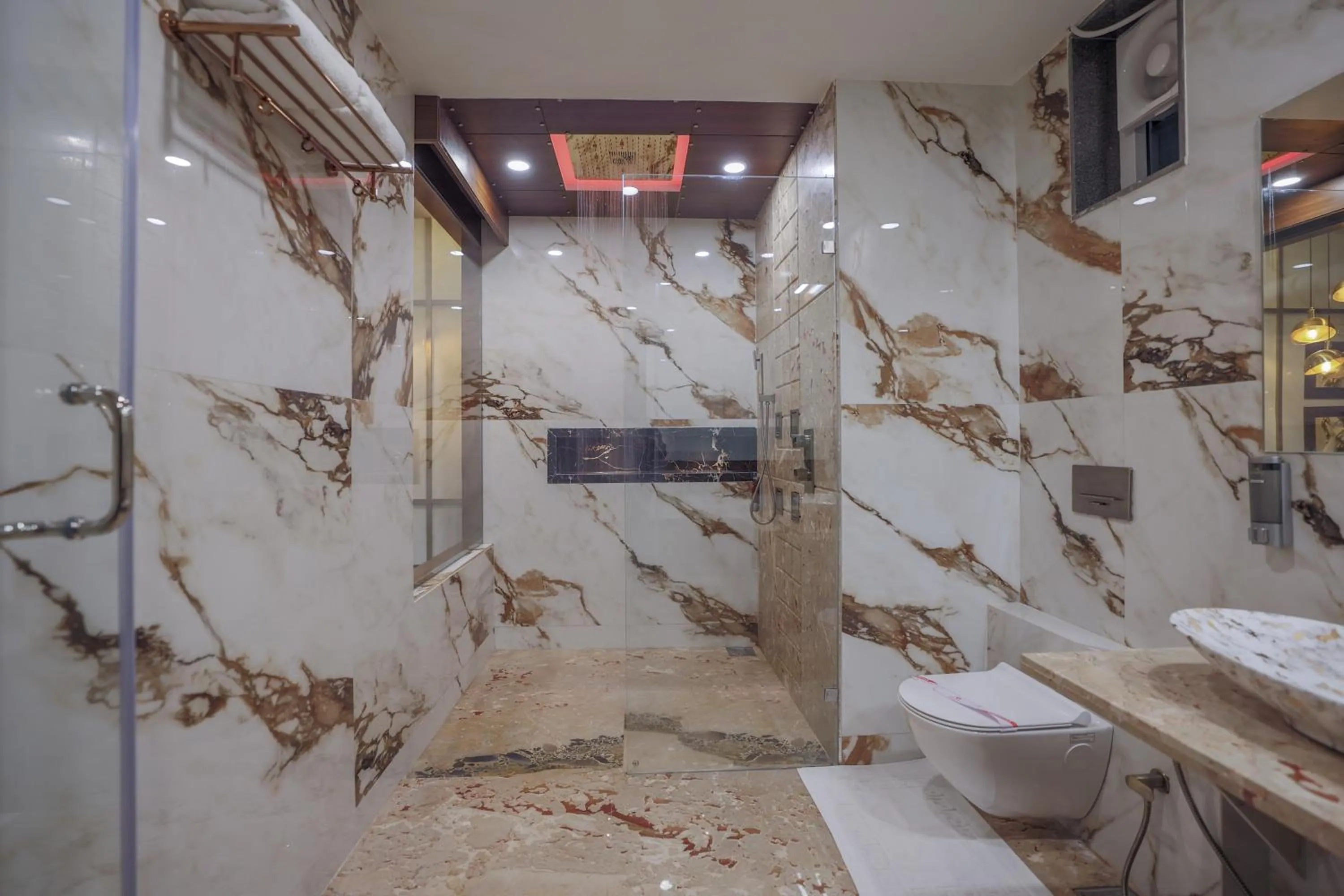 Shower in Hotel Aditya Mansingh Inn