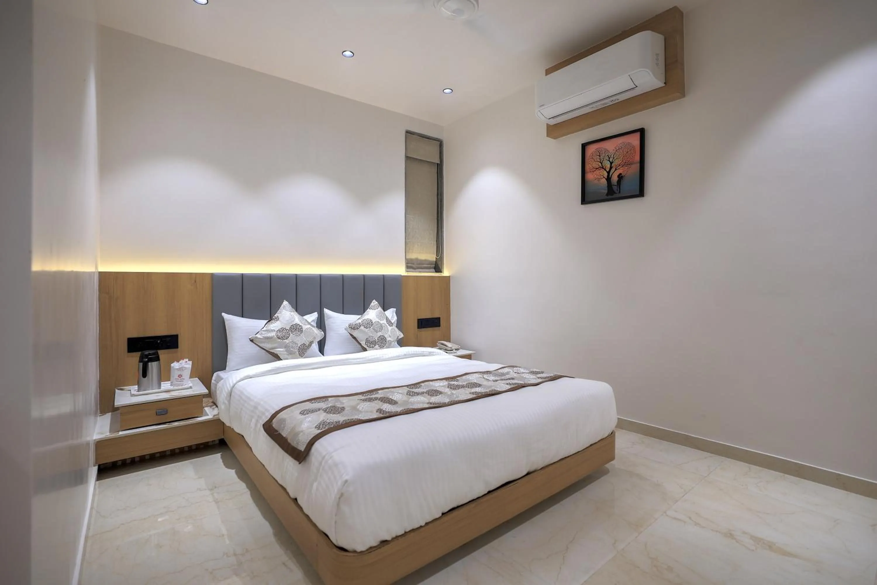 Bed in Hotel Aditya Mansingh Inn