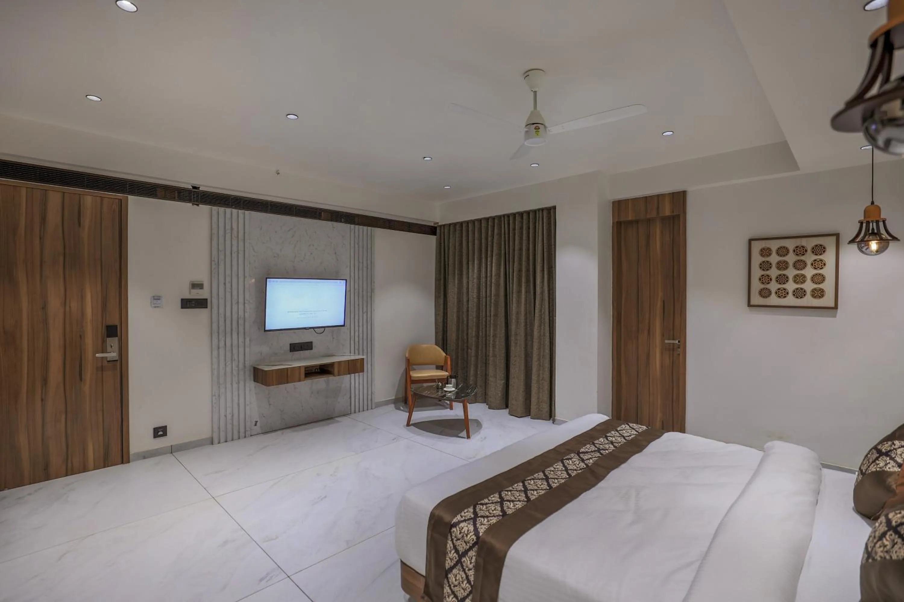 TV and multimedia in Hotel Aditya Mansingh Inn