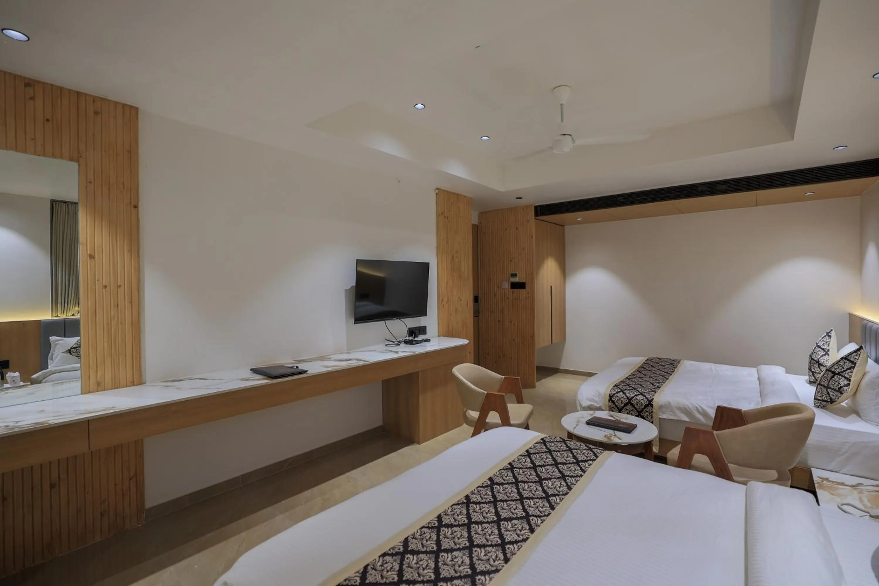 TV and multimedia in Hotel Aditya Mansingh Inn