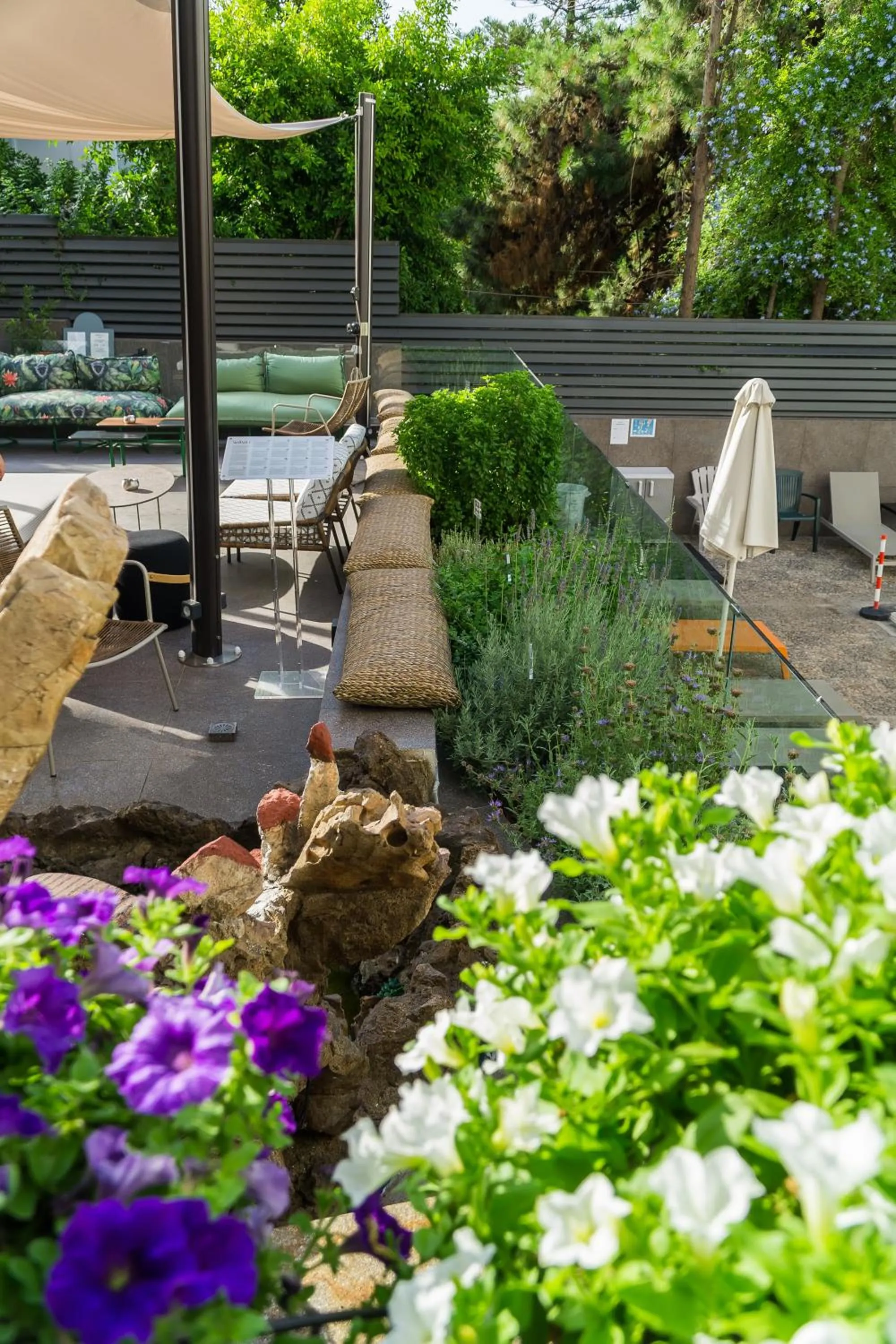 Patio in Palmyra Beach Hotel