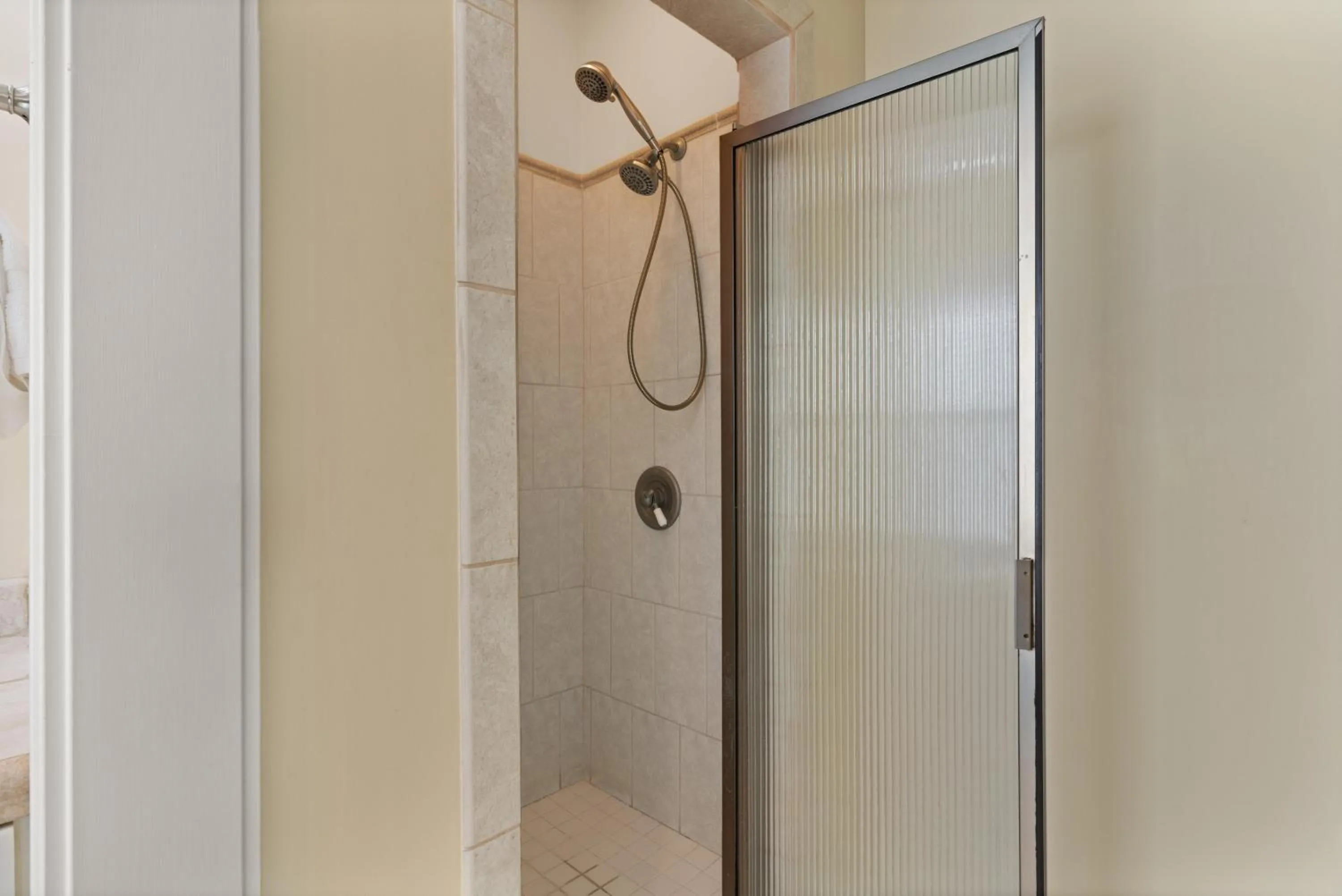 Wolfe Cottage - Ocean View - 2225 Bruce Drive