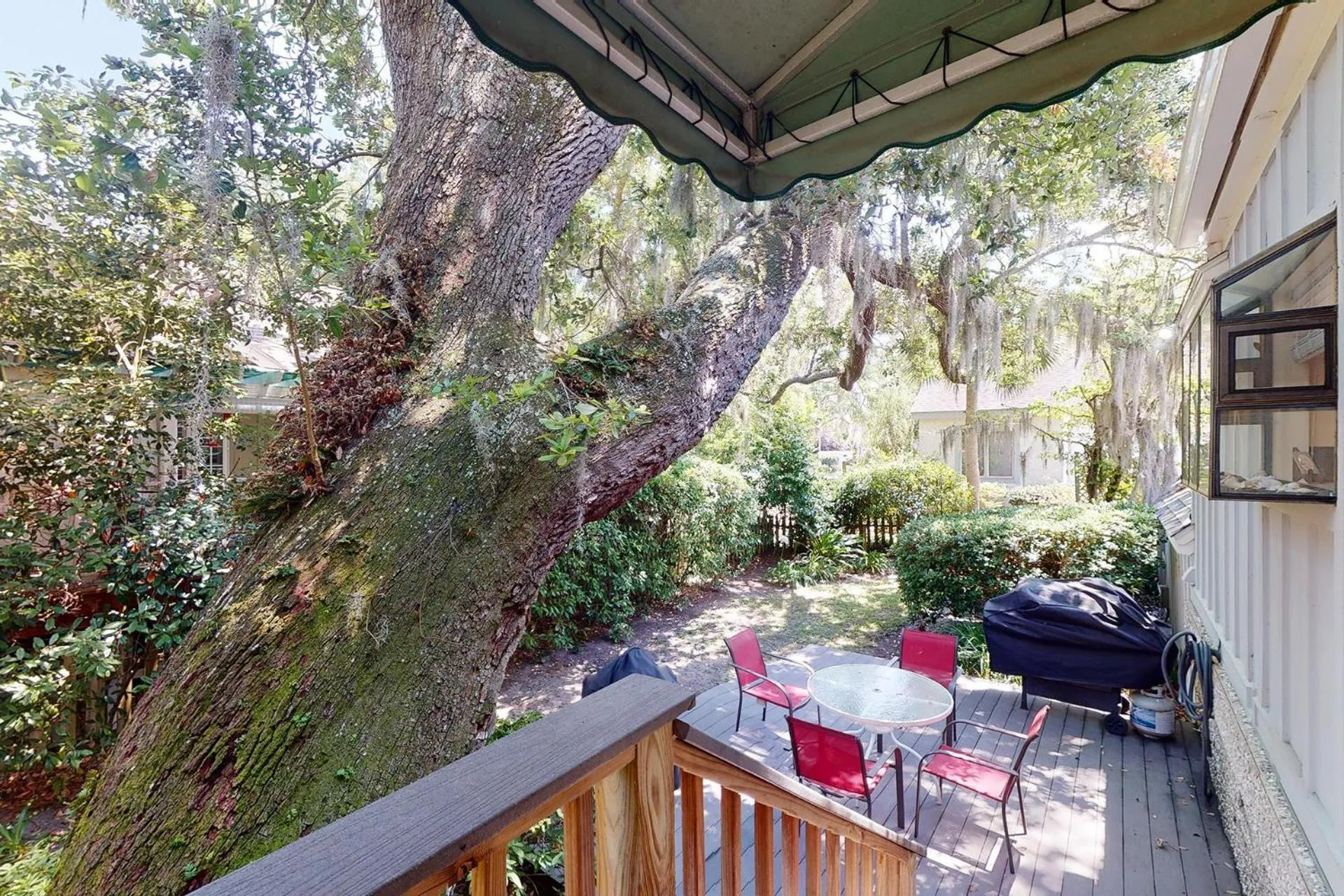 Coastal Cottage - 111 Mews Circle