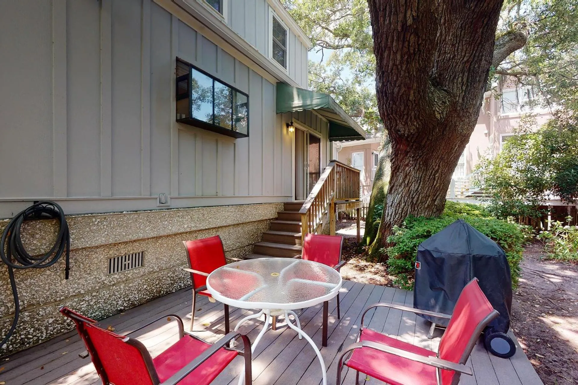 Coastal Cottage - 111 Mews Circle