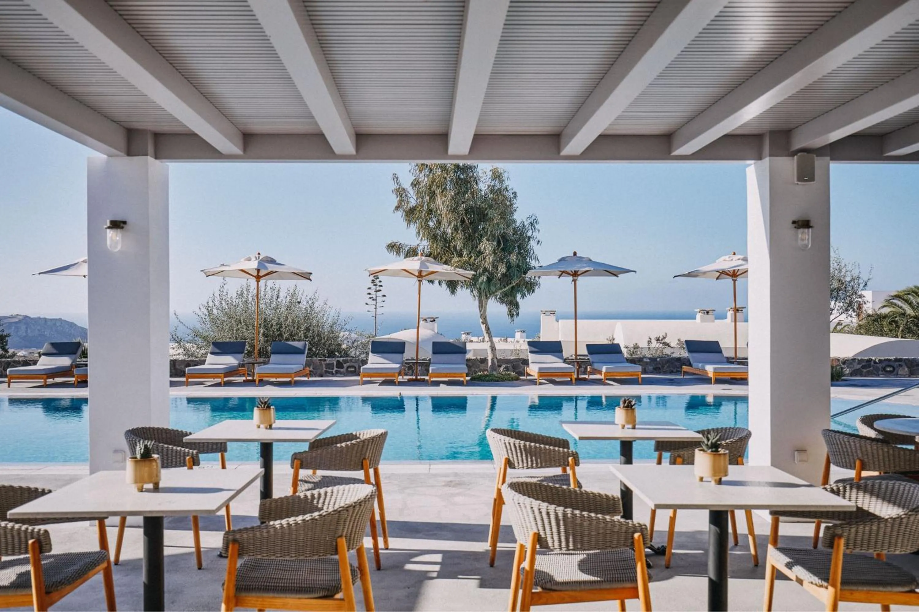 Lounge or bar in Vedema, a Luxury Collection Resort, Santorini