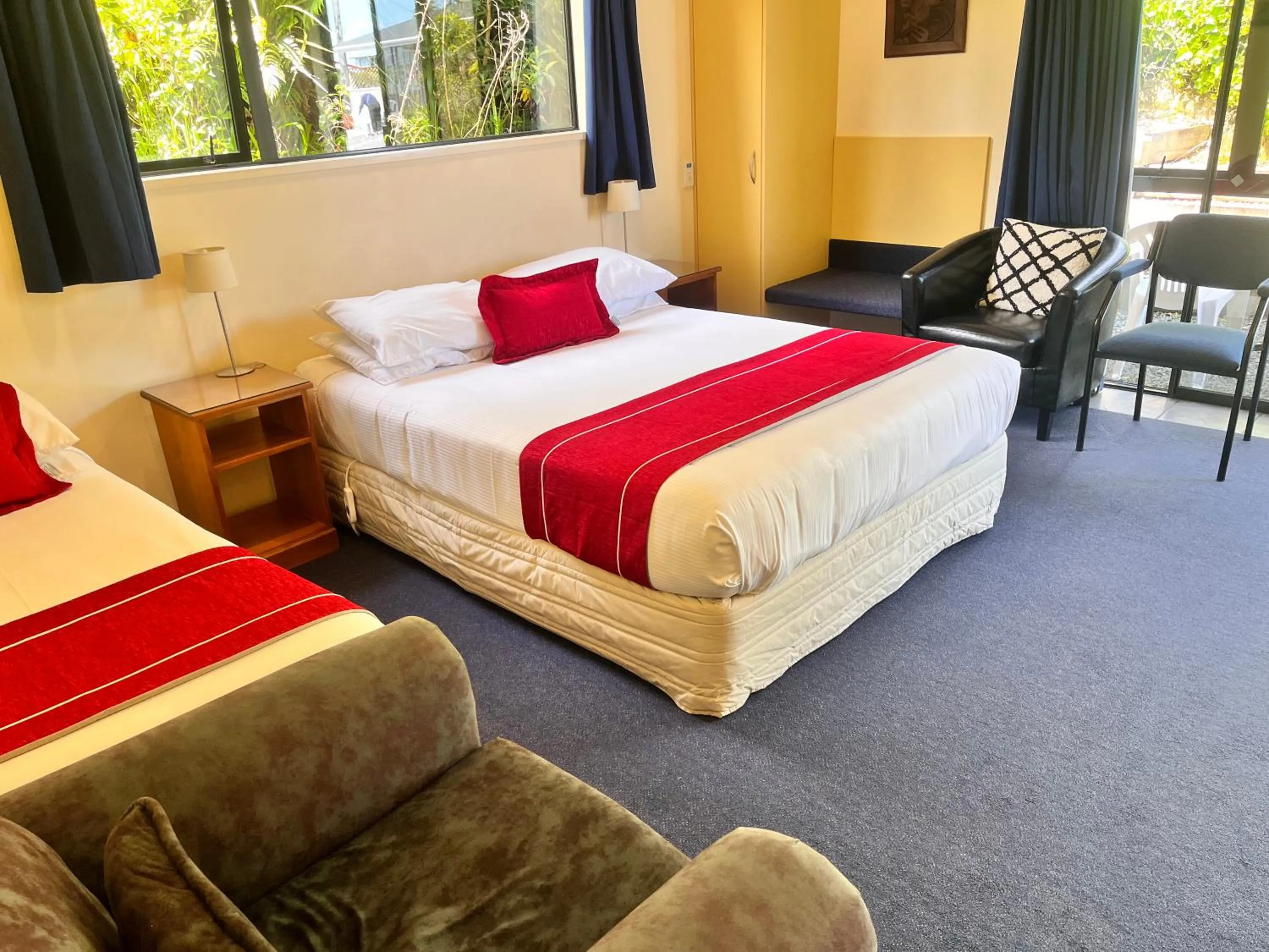 Bed in Sundowner Motel