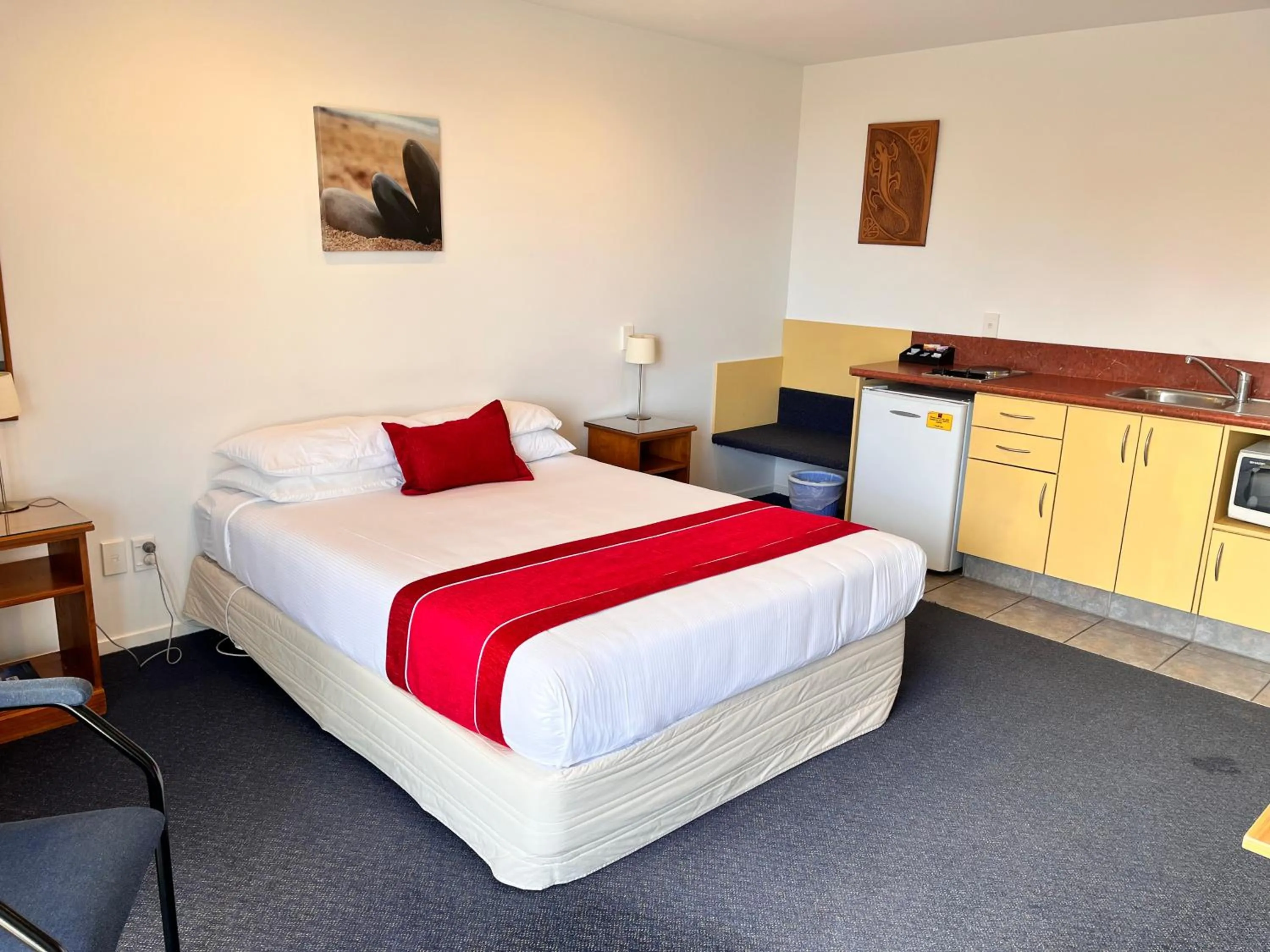 Bed in Sundowner Motel