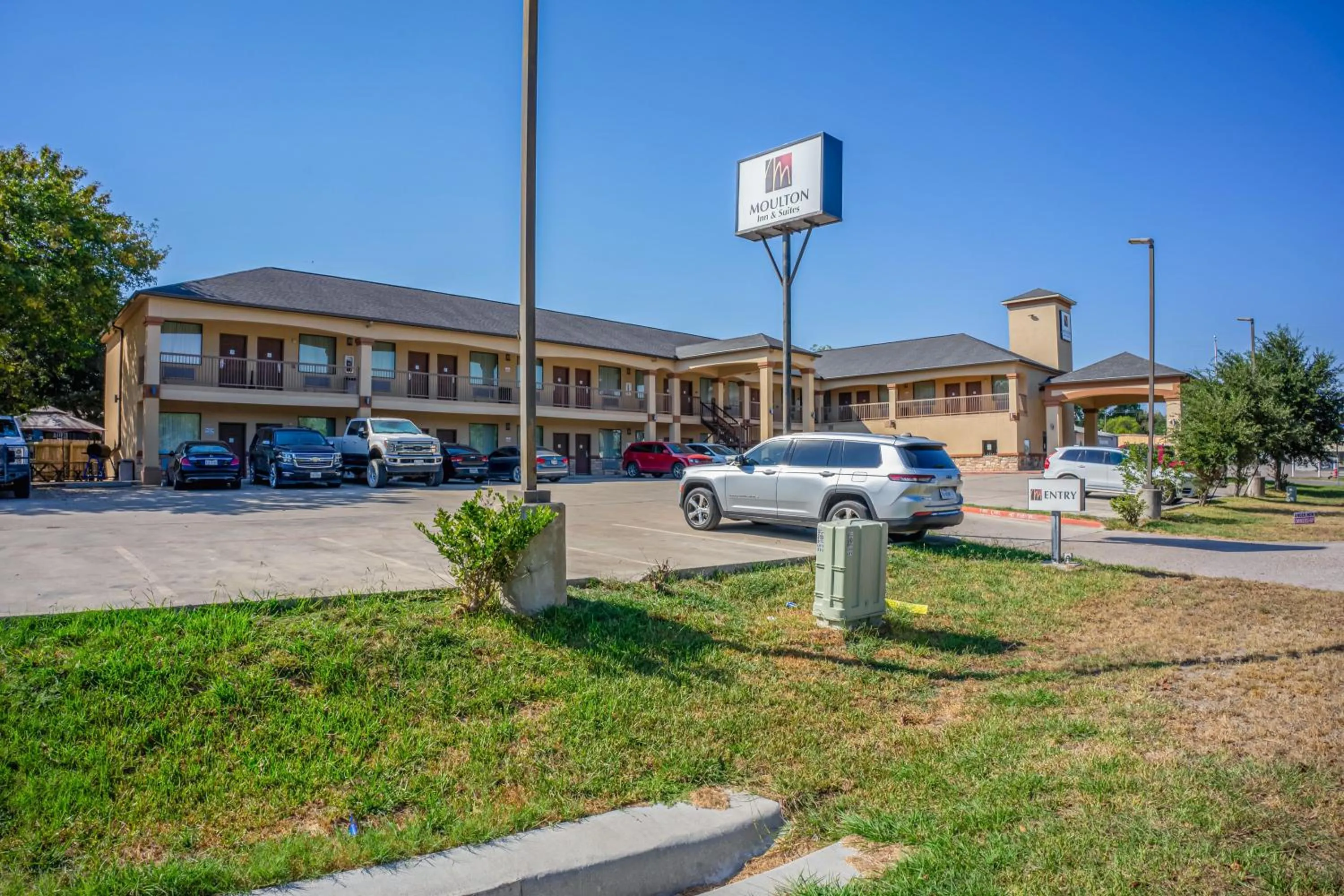 Moulton Inn & Suites By OYO Near Shiner TX