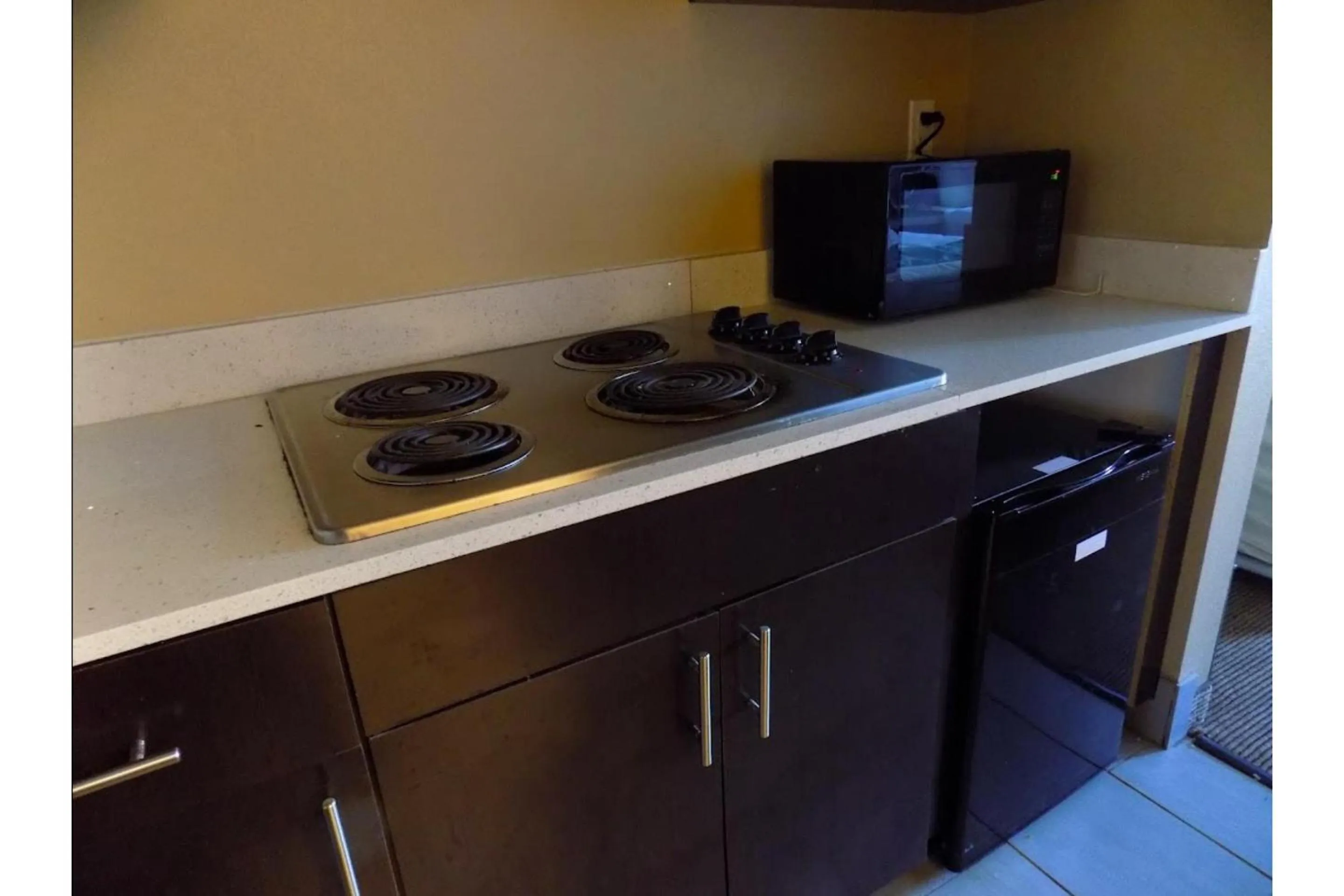 Kitchen or kitchenette in Moulton Inn & Suites By OYO Near Shiner TX