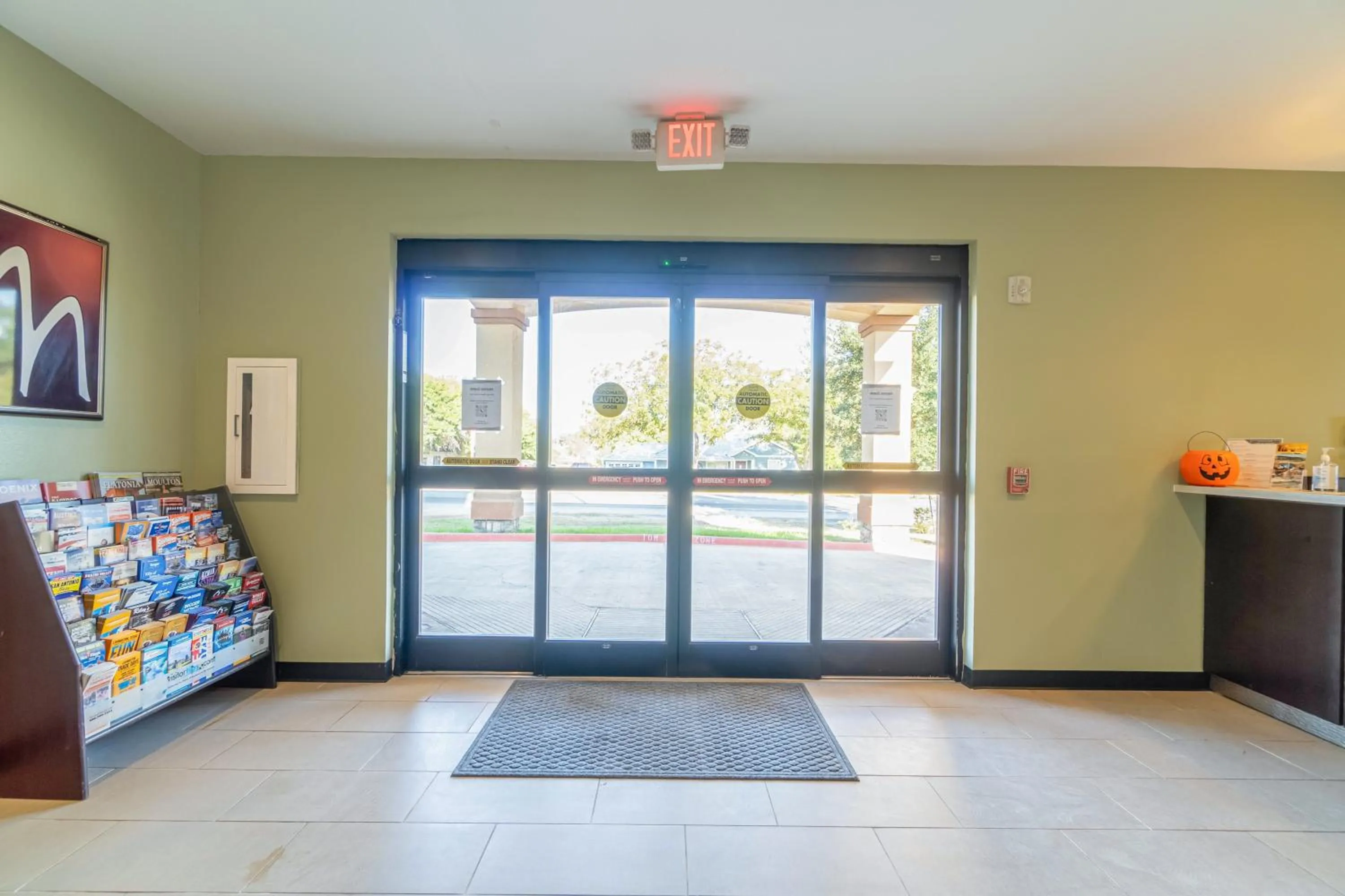 Lobby or reception in Moulton Inn & Suites By OYO Near Shiner TX