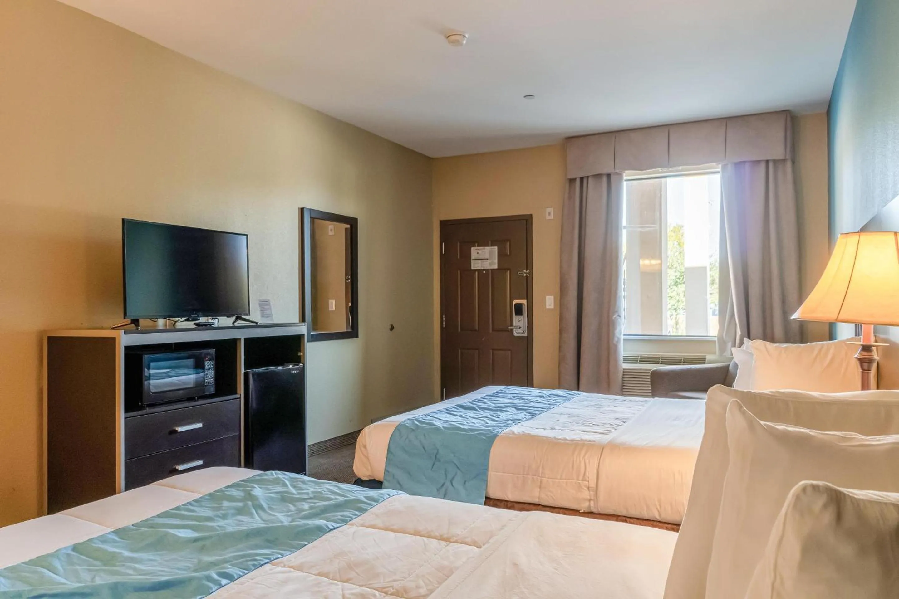 Bedroom, Bed in Moulton Inn & Suites By OYO Near Shiner TX