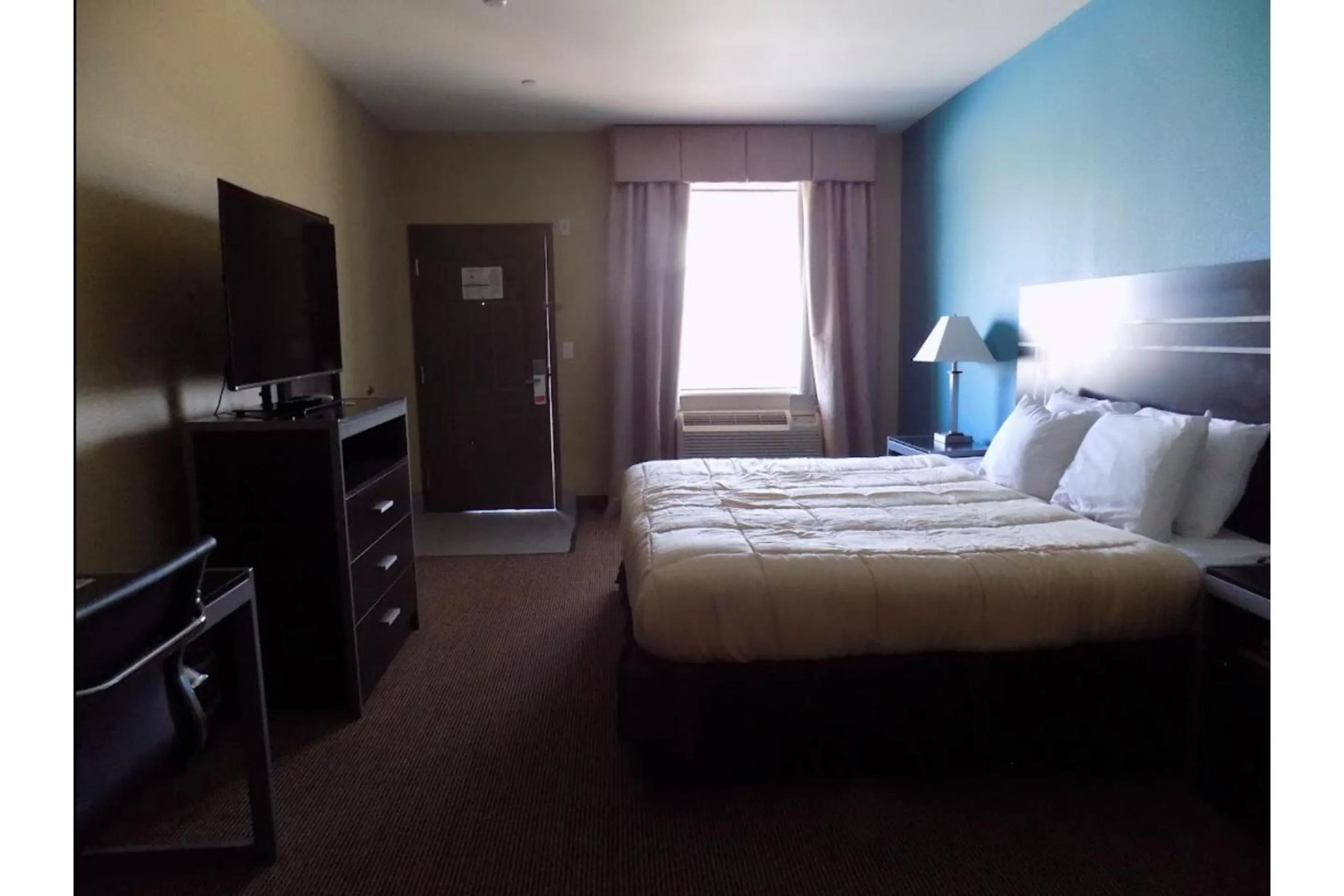 Bedroom, Bed in Moulton Inn & Suites By OYO Near Shiner TX