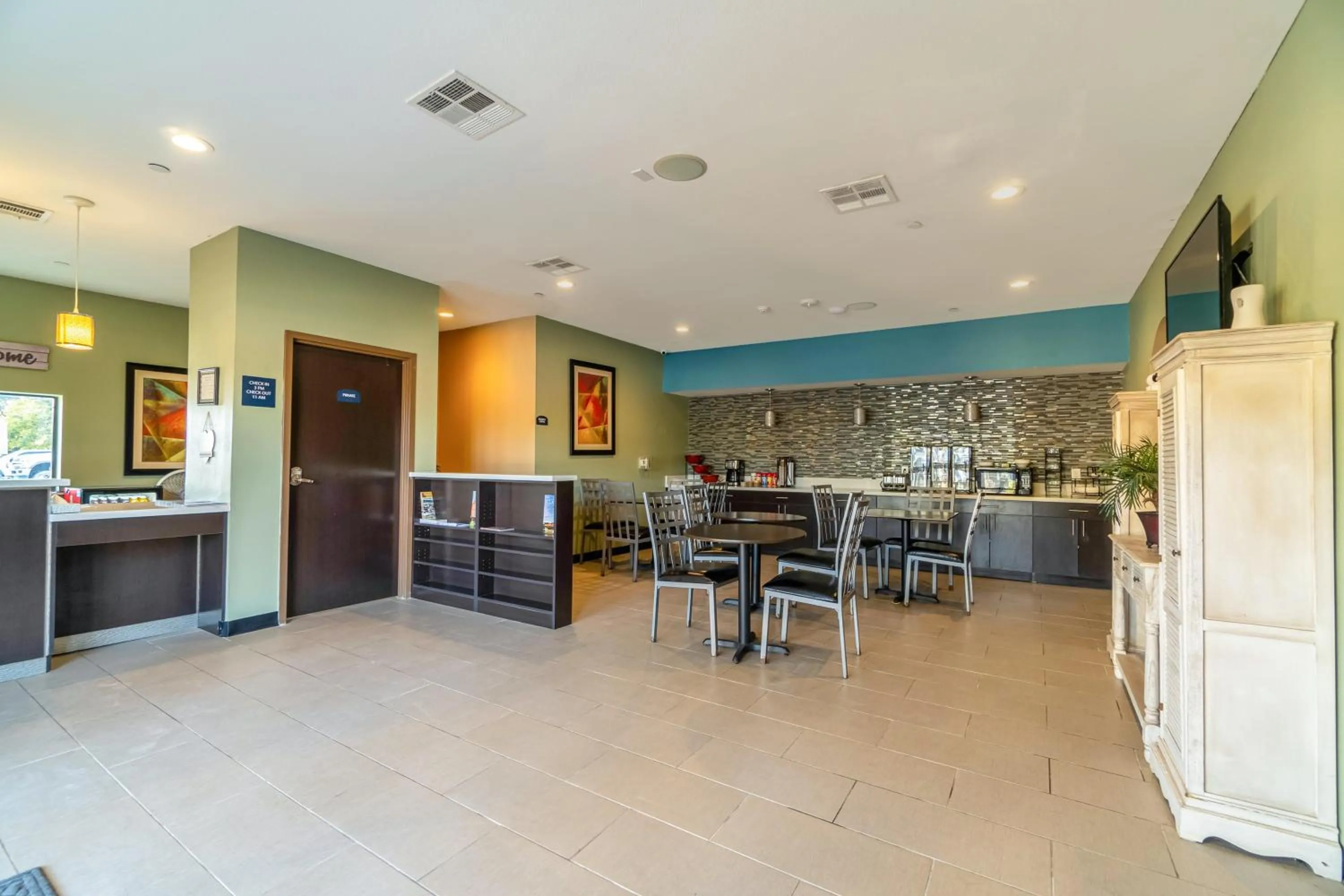 Lobby or reception in Moulton Inn & Suites By OYO Near Shiner TX