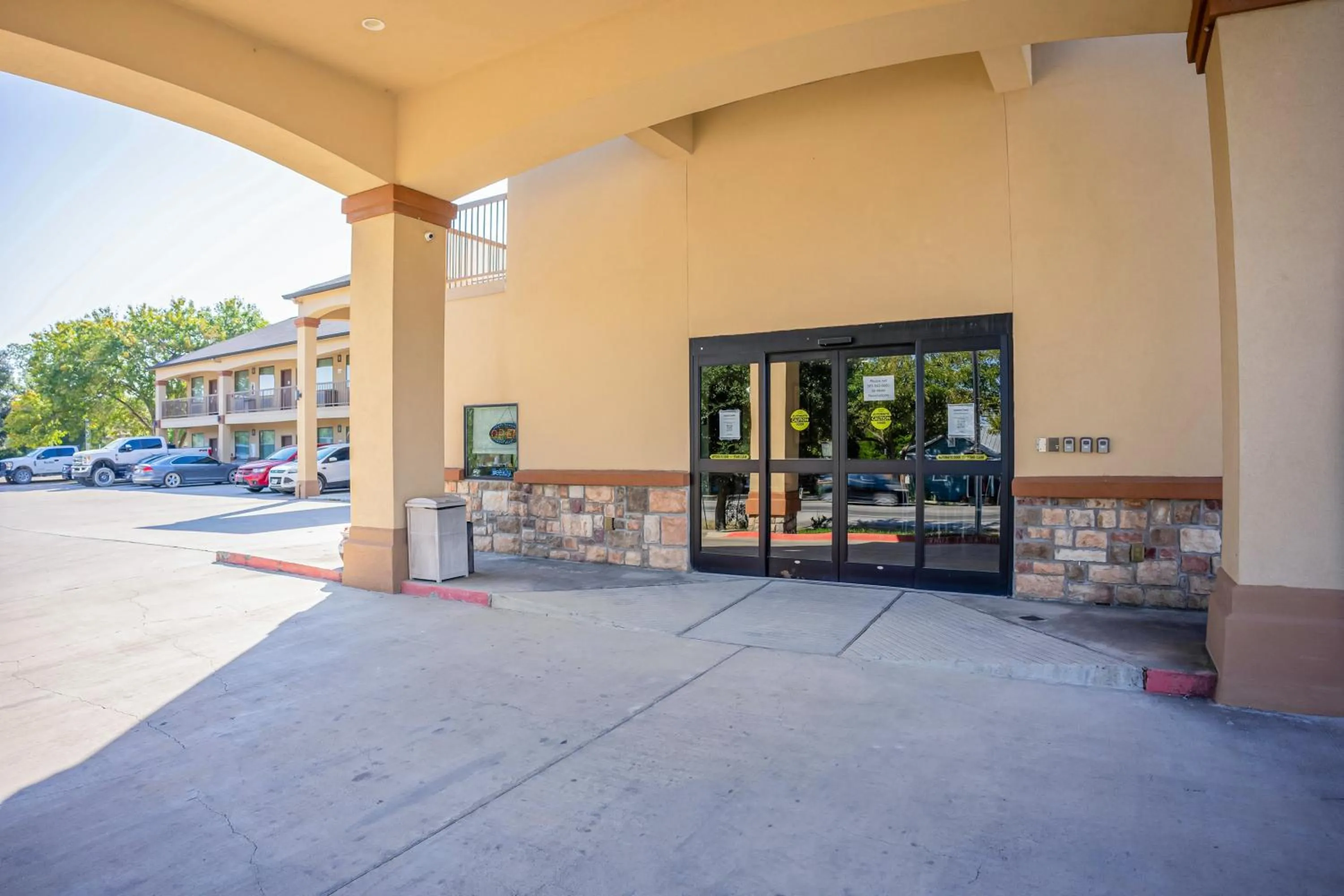 Facade/entrance in Moulton Inn & Suites By OYO Near Shiner TX
