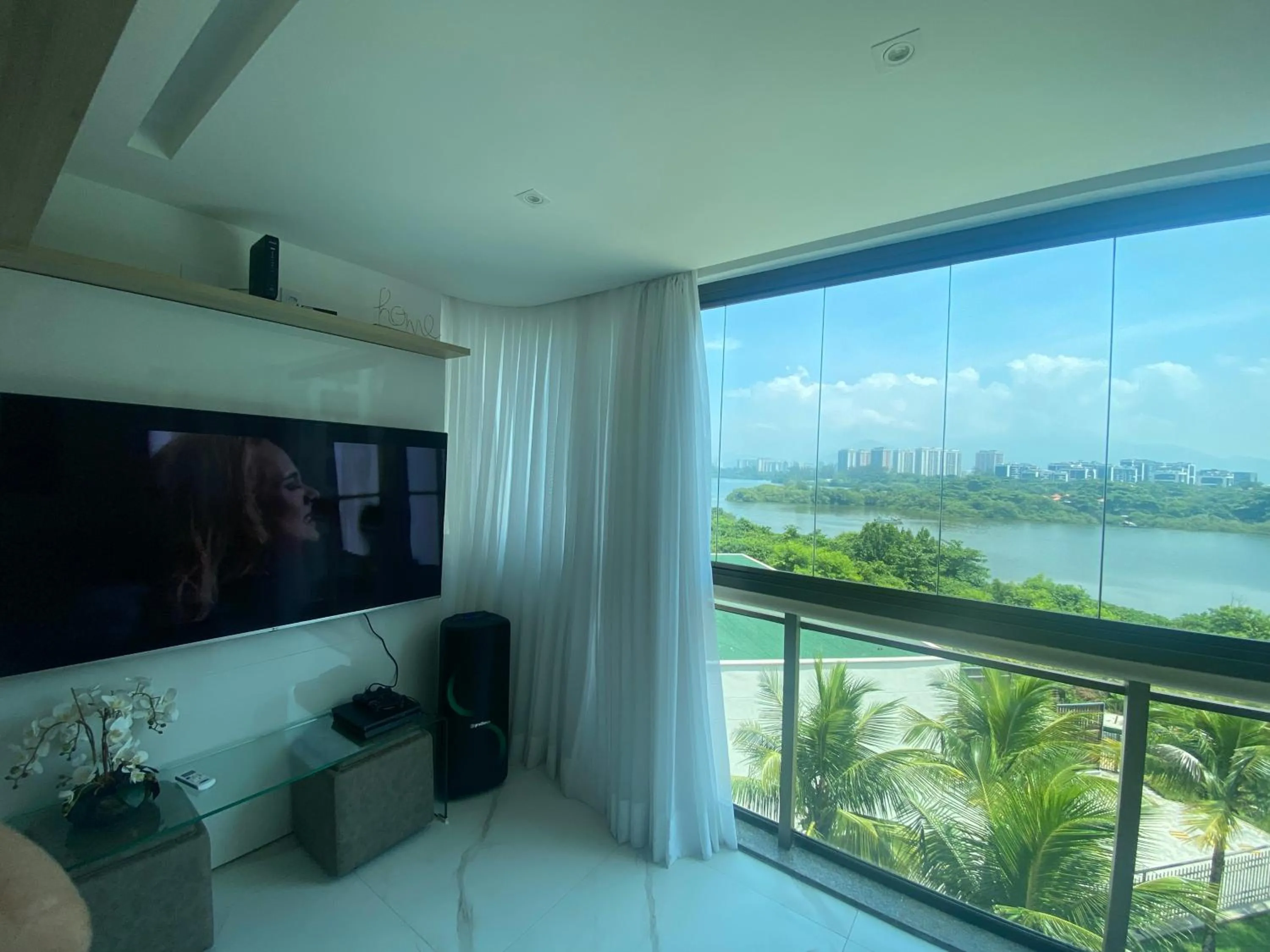 Apto de frente para a praia com vista pra lagoa