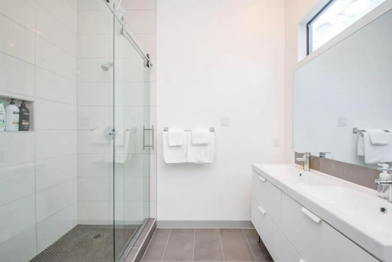 Bathroom in Modern 4 Bedroom 4 Full Bathroom Near Downtown