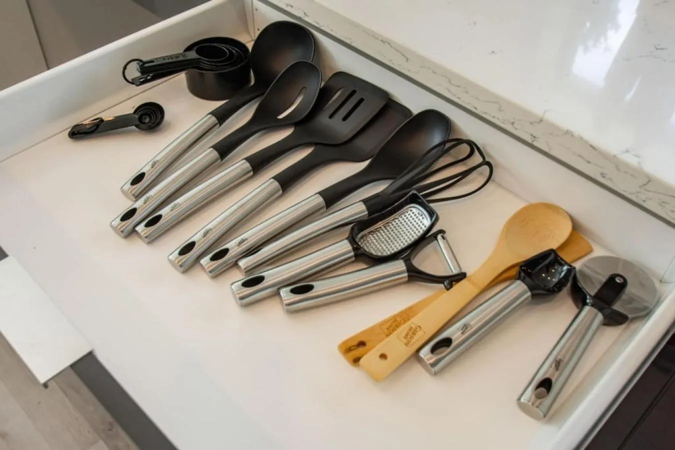 Kitchen or kitchenette in Modern 4 Bedroom 4 Full Bathroom Near Downtown