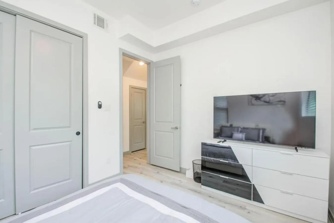 Bedroom in Modern 4 Bedroom 4 Full Bathroom Near Downtown