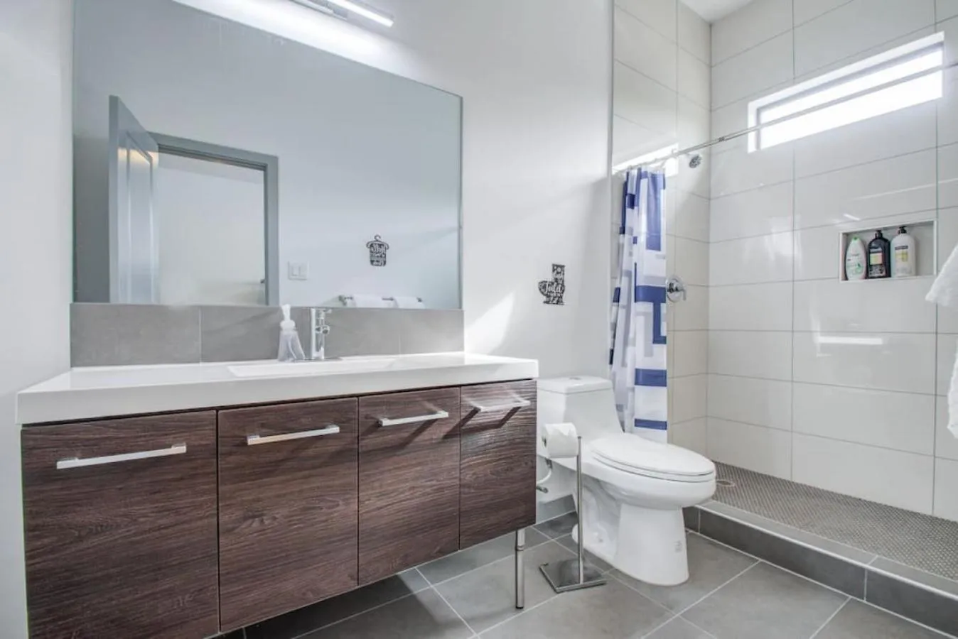 Bathroom in Modern 4 Bedroom 4 Full Bathroom Near Downtown