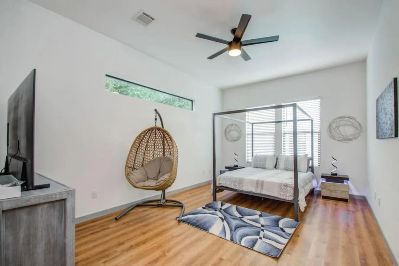 Bedroom, Bed in Modern 4 Bedroom 4 Full Bathroom Near Downtown