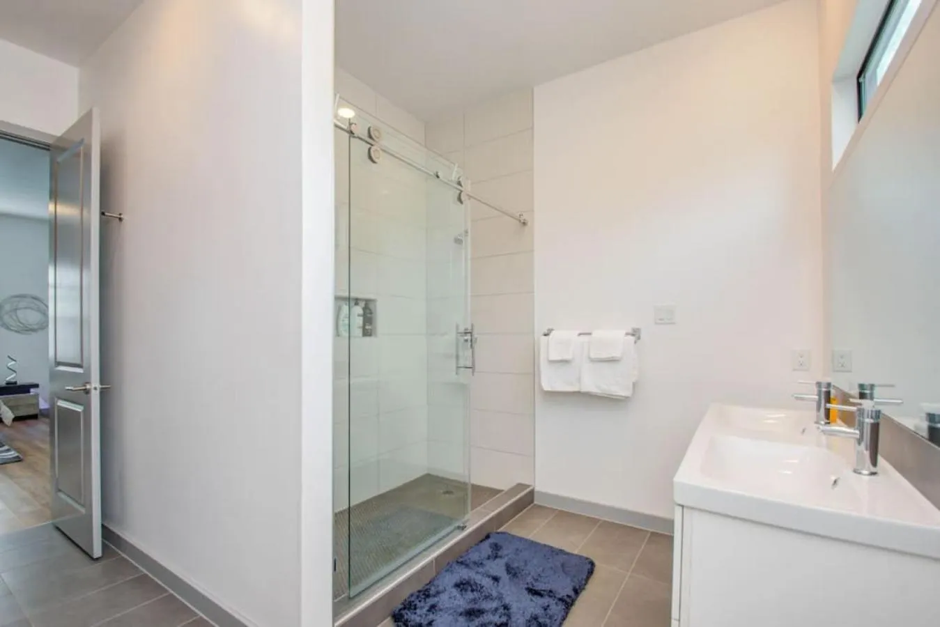 Bathroom in Modern 4 Bedroom 4 Full Bathroom Near Downtown