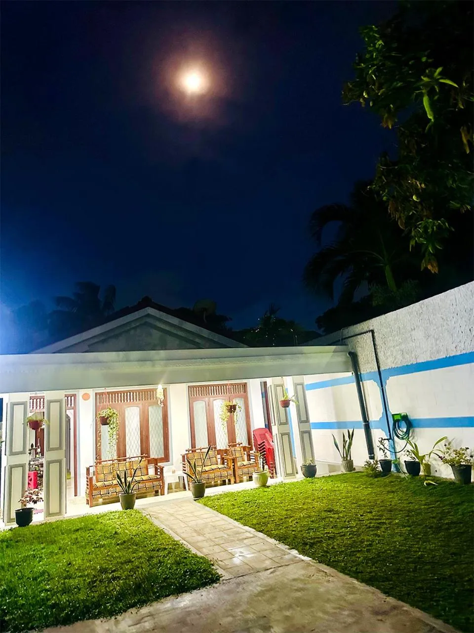 Property building in Sea Breeze Guest House Negombo